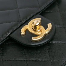 Chanel | Pre-Owned Small Lambskin Chic Pearls Flap | Black