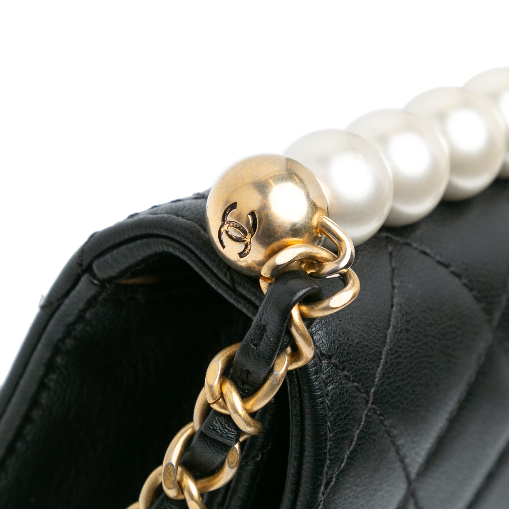 Chanel | Pre-Owned Small Lambskin Chic Pearls Flap | Black