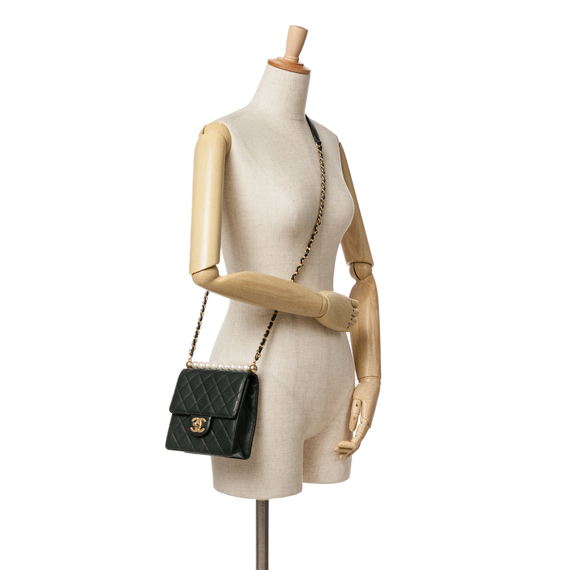 Chanel | Pre-Owned Small Lambskin Chic Pearls Flap | Black