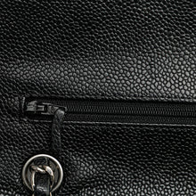 Chanel | Pre-Owned Medium Classic Caviar Double Flap | Black