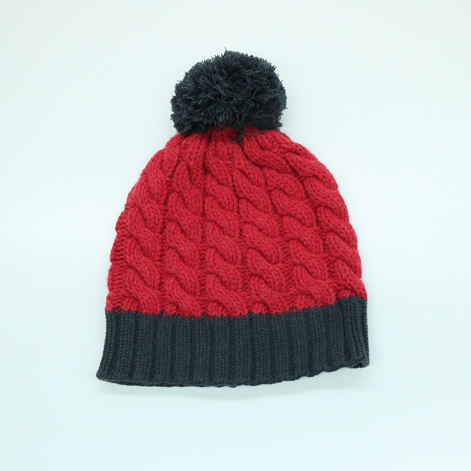 Chunky Hat With Cables And Pom | Red/Grey