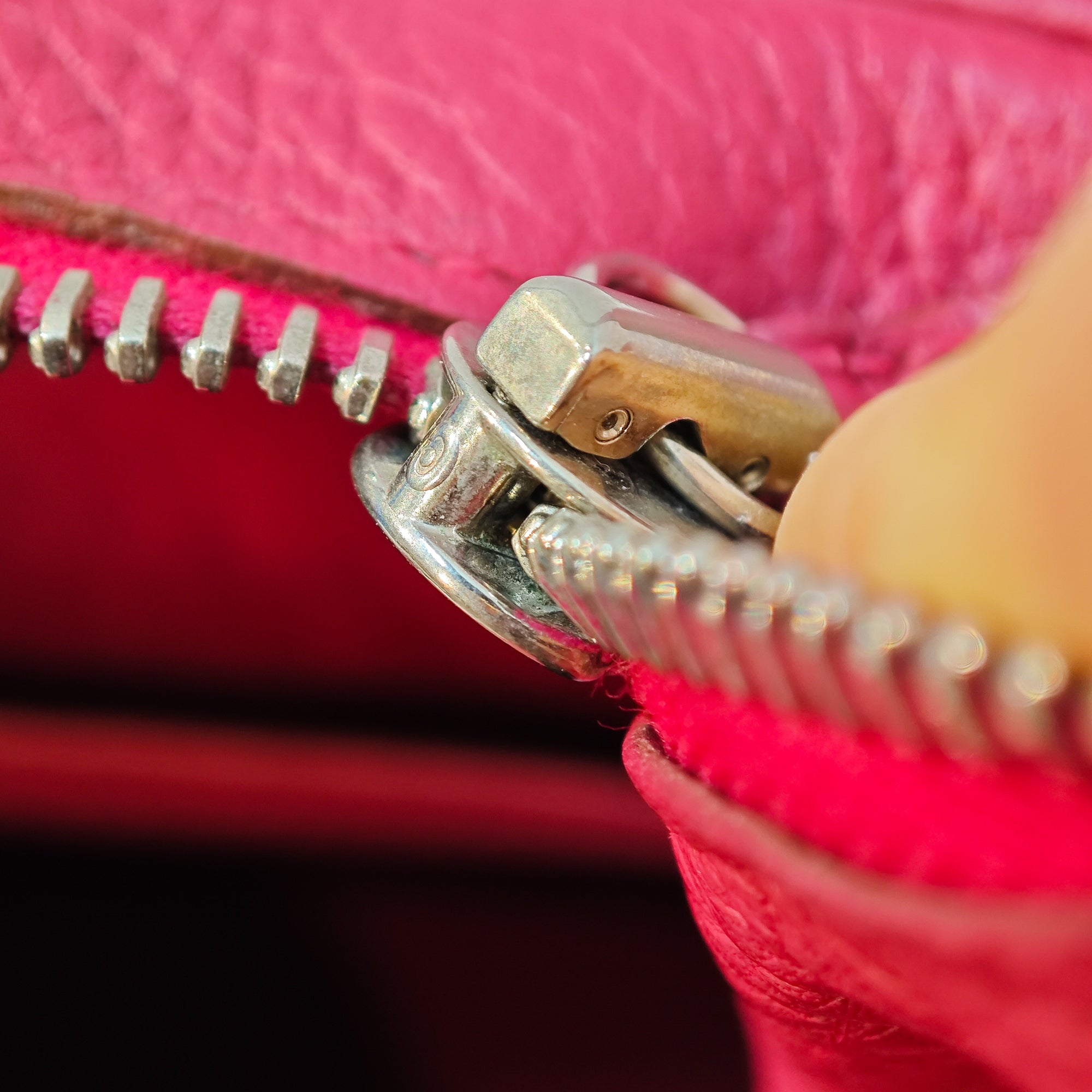 Hermes | Pre-Owned Clemence Lindy 34 | Red/Dark Red