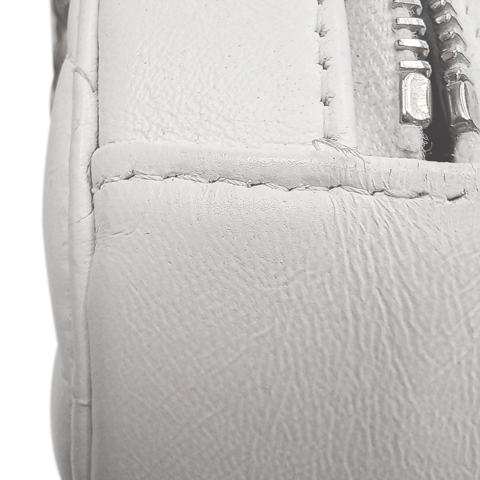 Chanel | Pre-Owned Quilted Lambskin Pearl Crush Round Clutch with Chain | White