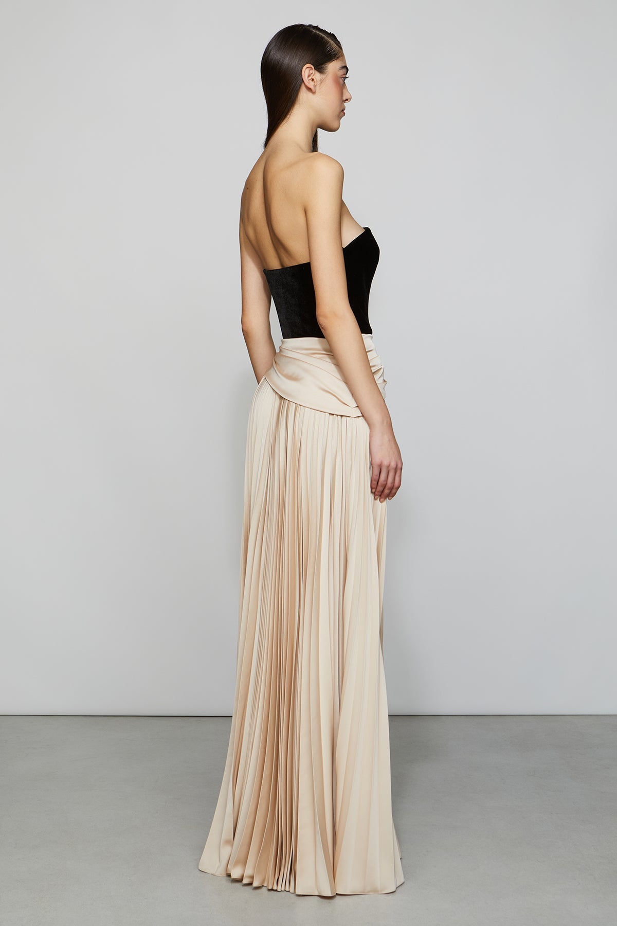 Etochs | Tabitha Gown | Quartz / Black