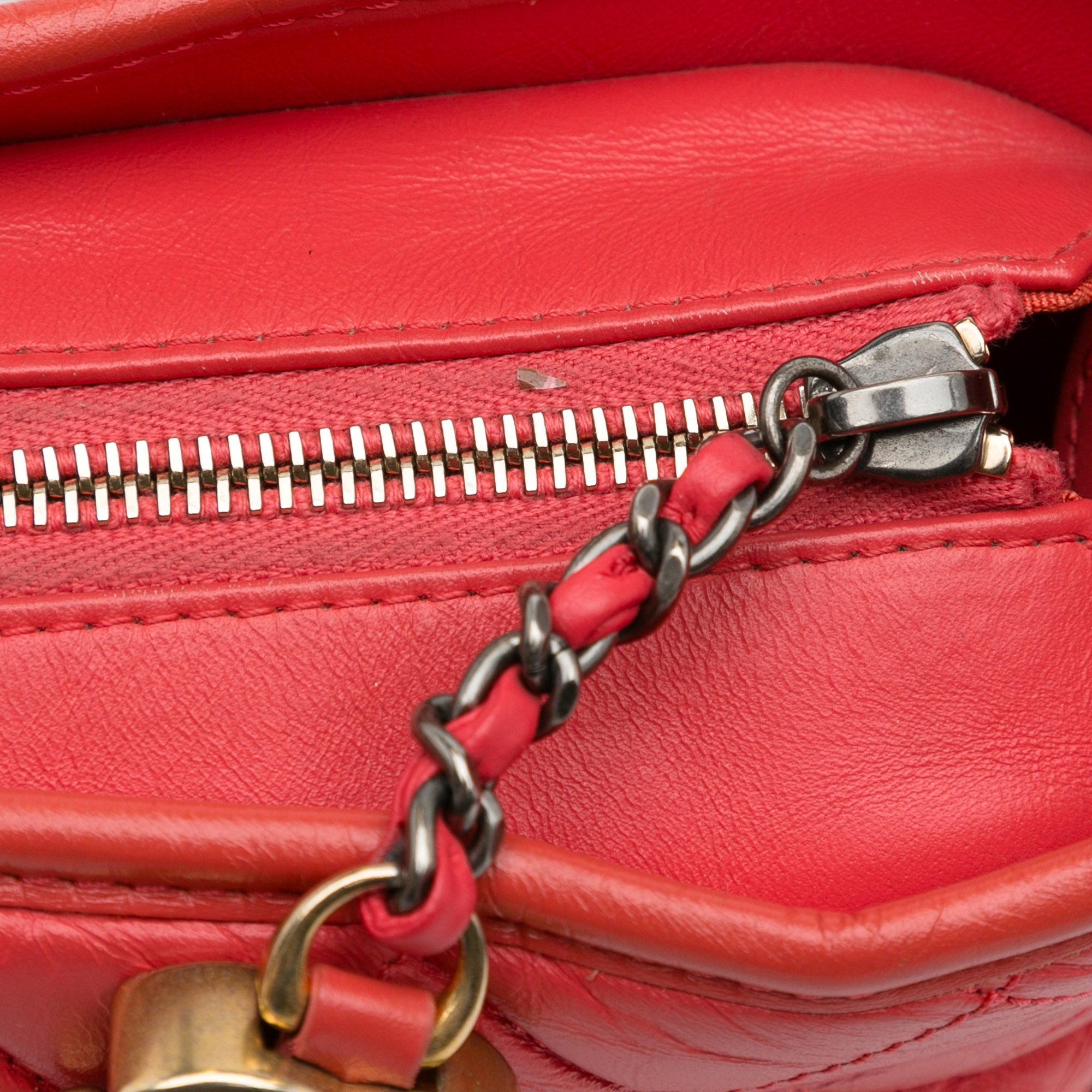 Chanel | Pre-Owned Small Chevron Lambskin Gabrielle Crossbody - I | Red