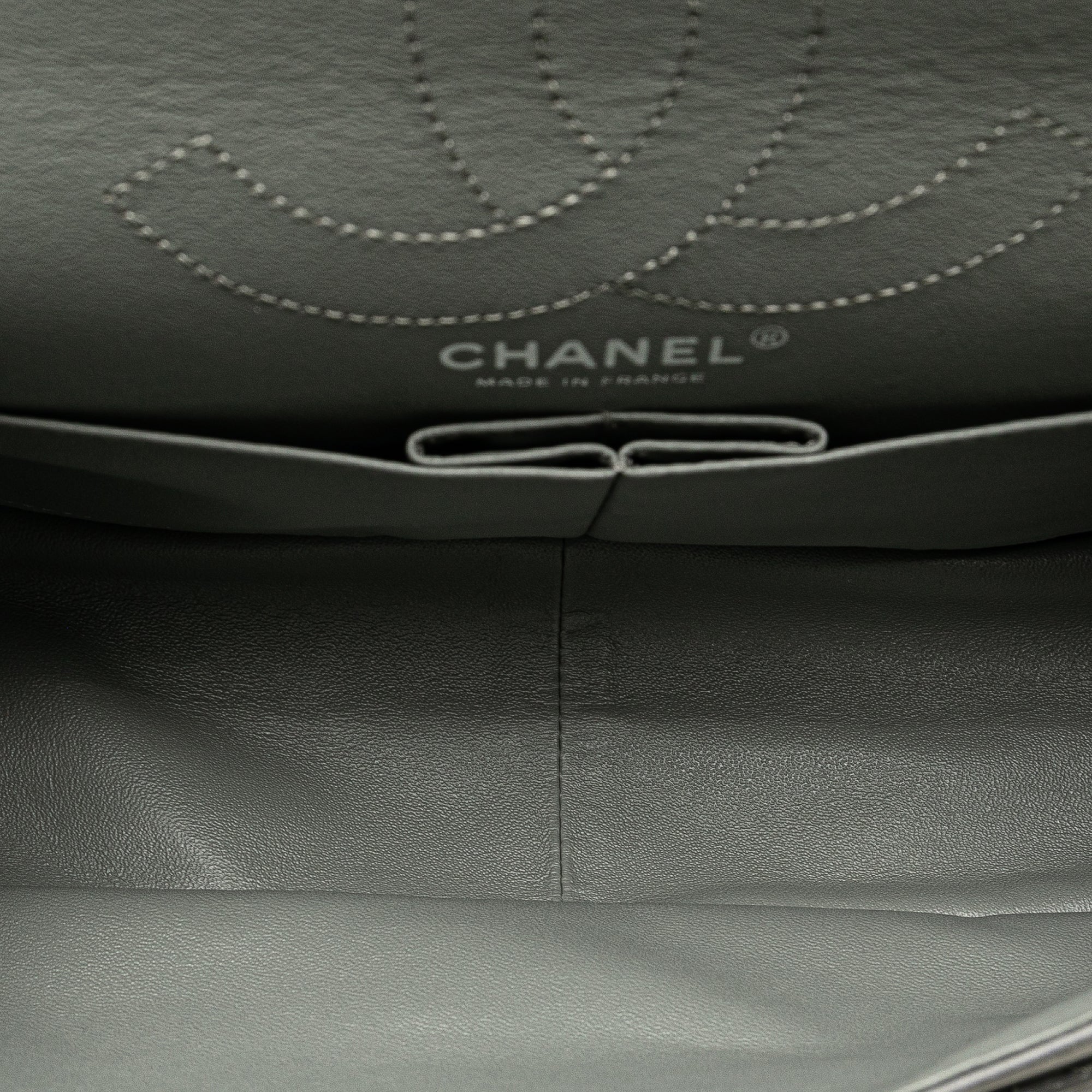Chanel | Pre-Owned Caviar and Iridescent Calfskin Reissue 2.55 Double Flap 226 | Brown/Dark BrownGray