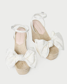 Color: Cream/Natural