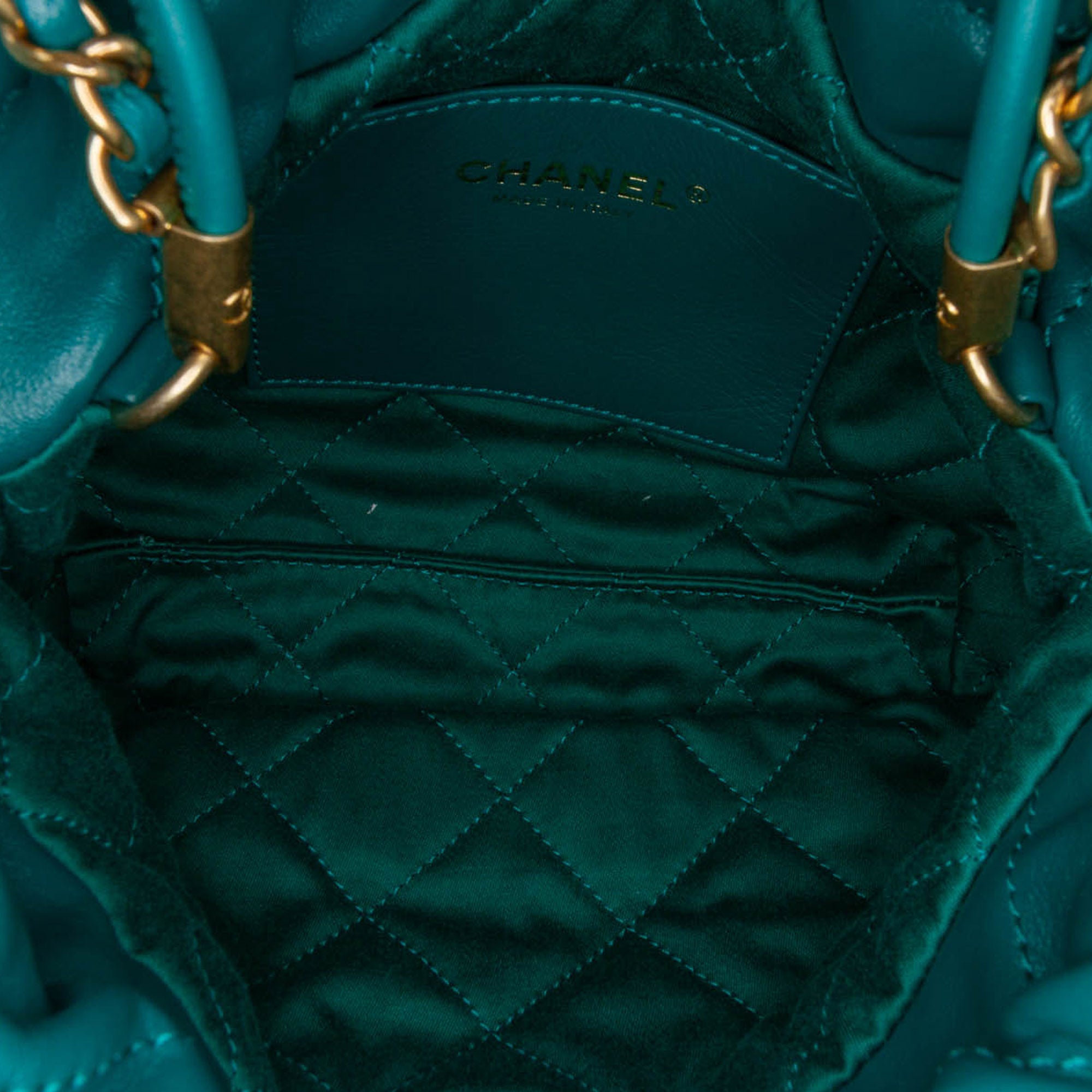 Chanel | Pre-Owned Mini Shiny Calfskin 22 Handbag - II | Green