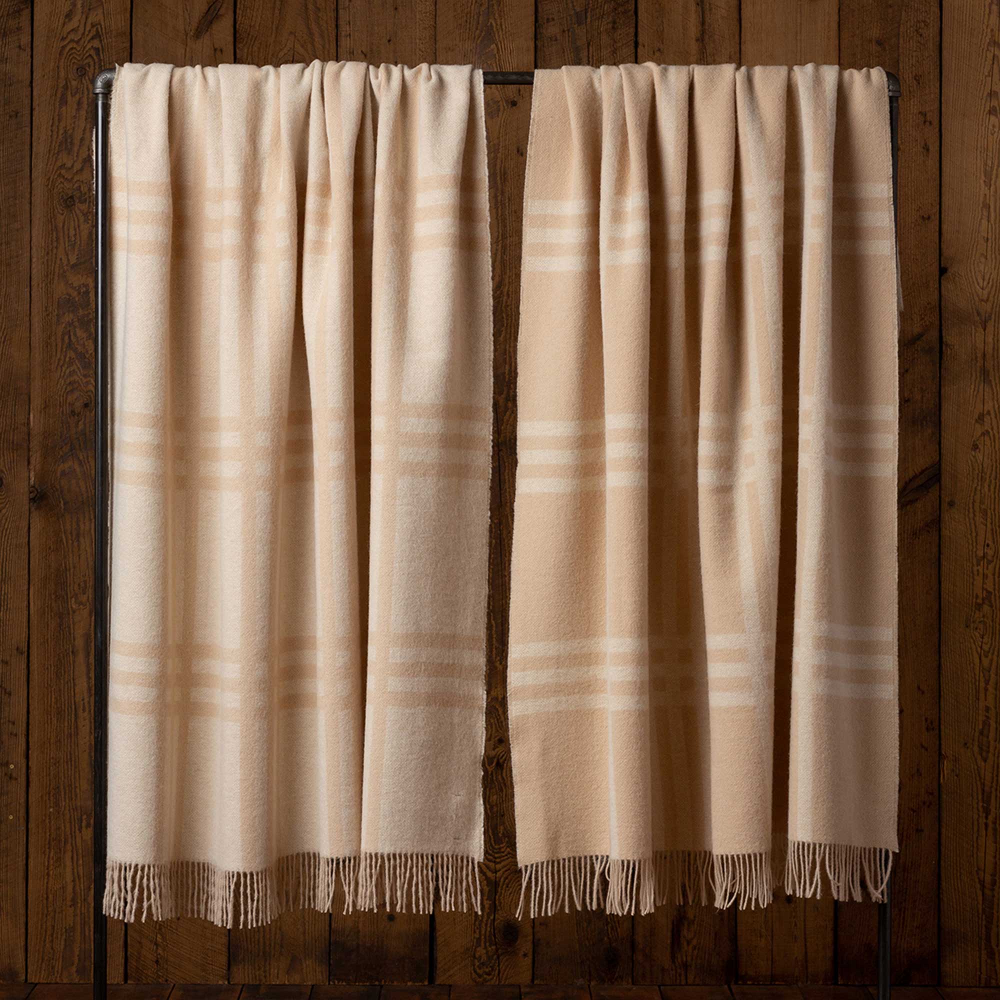 Boulder Throw | Ivory / Beige