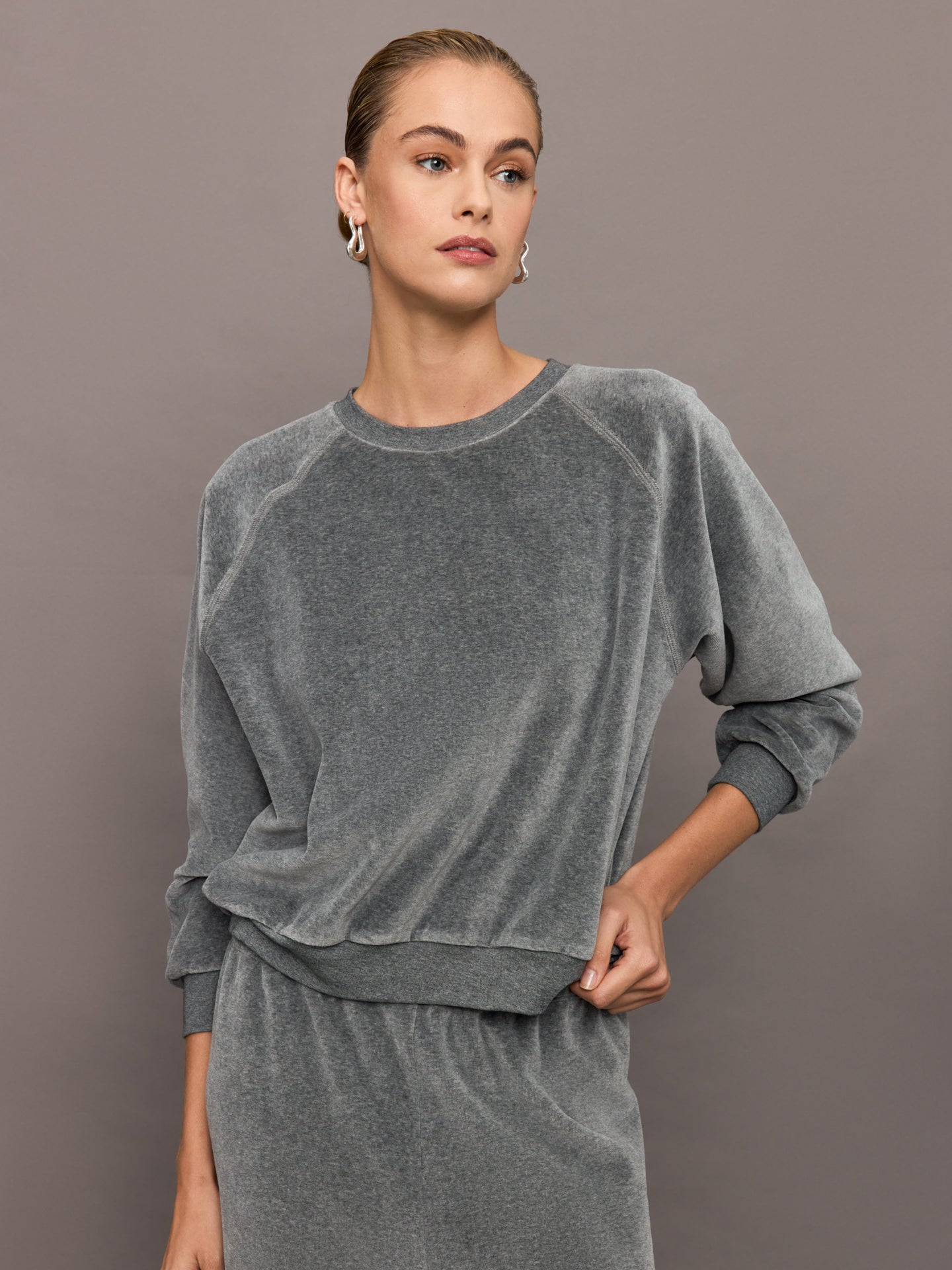 Raglan Pullover in Velour | Charcoal Grey