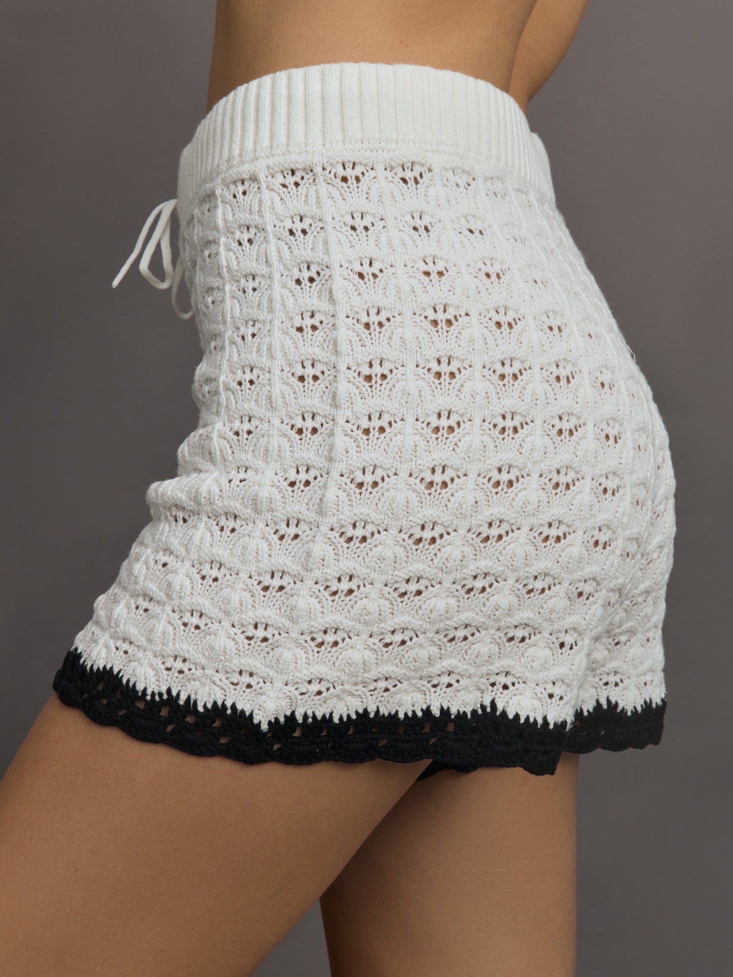 Crochet Short | White/Black