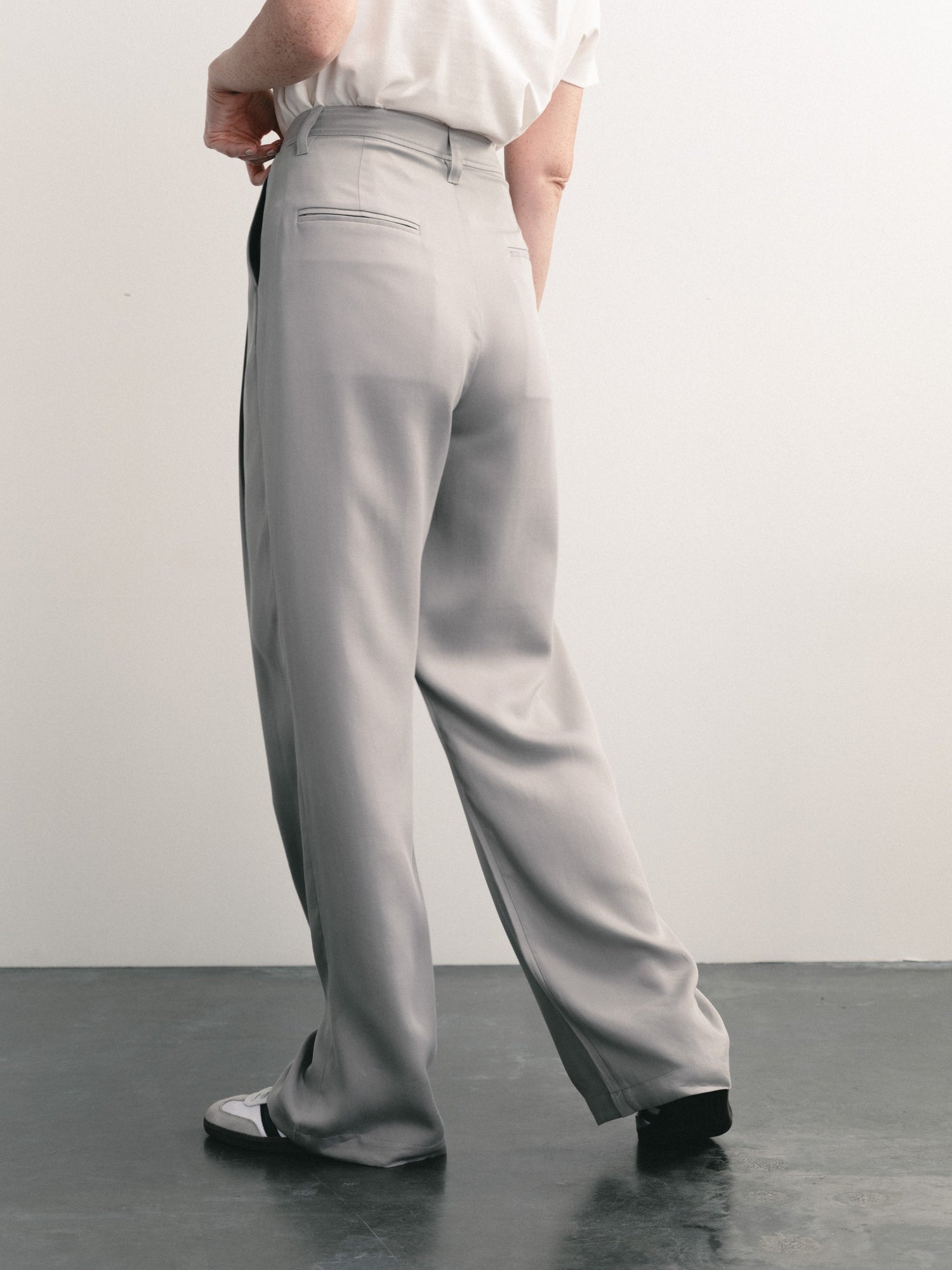 Saunter Trouser | Pebble