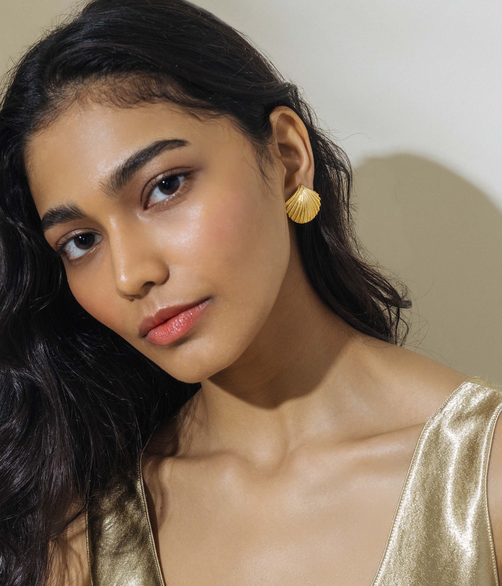 De la Mer Shell Stud Earrings | Gold