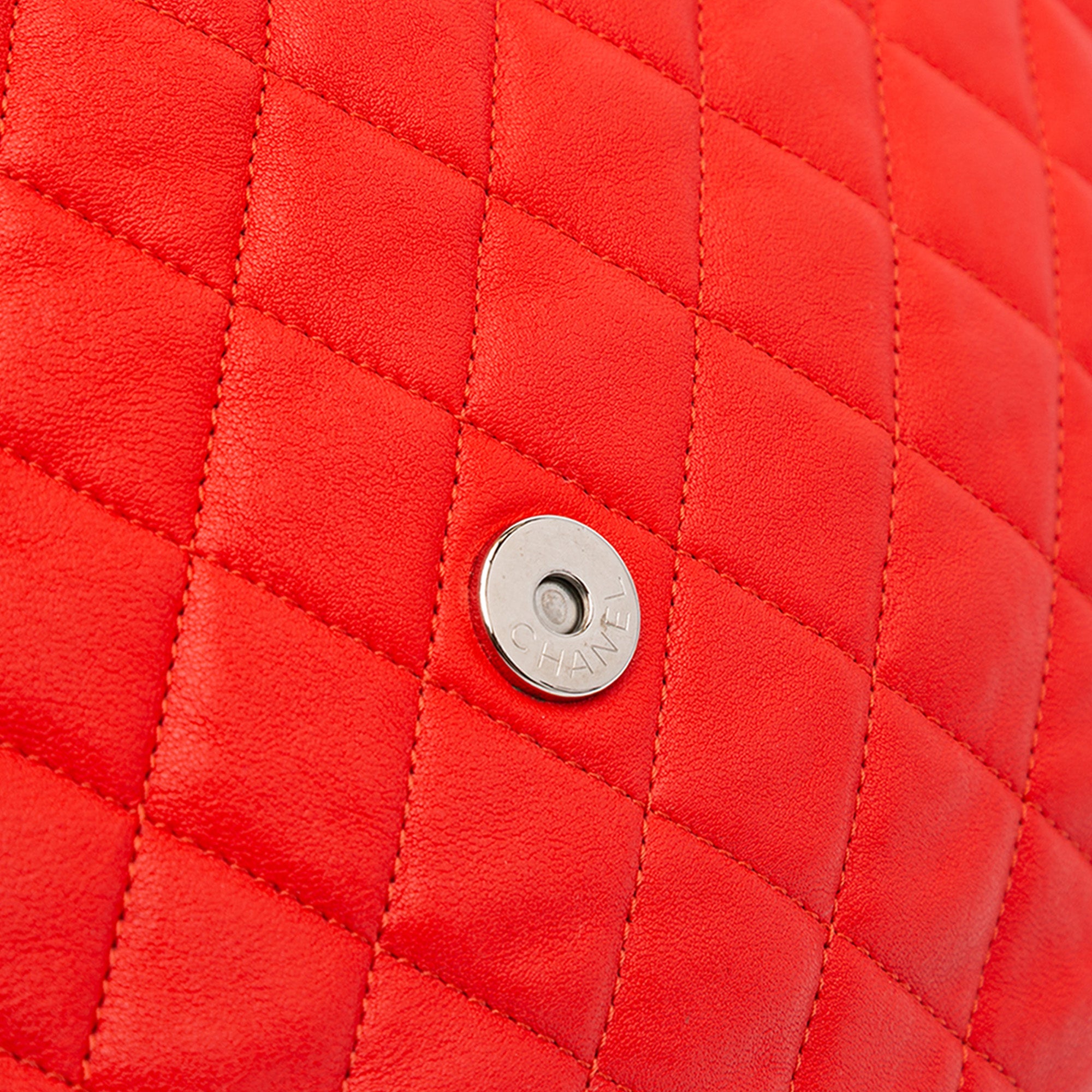 Chanel | Pre-Owned Maxi Washed Lambskin Chain Around Flap | Red