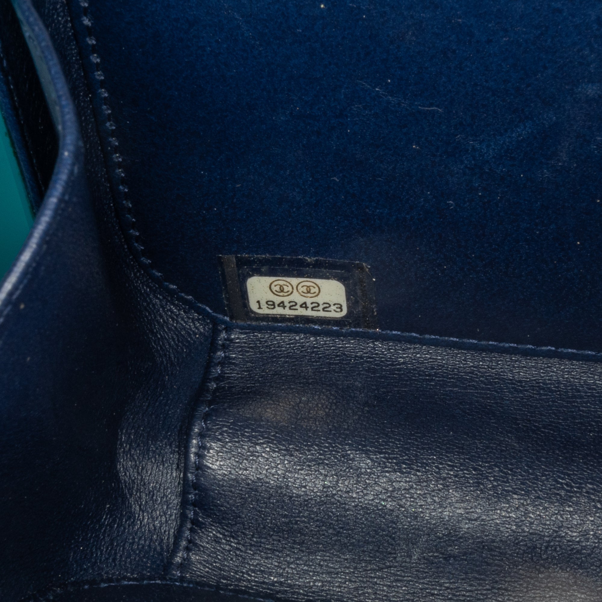 Chanel | Pre-Owned CC Ombre Acrylic Clutch on Chain | Blue