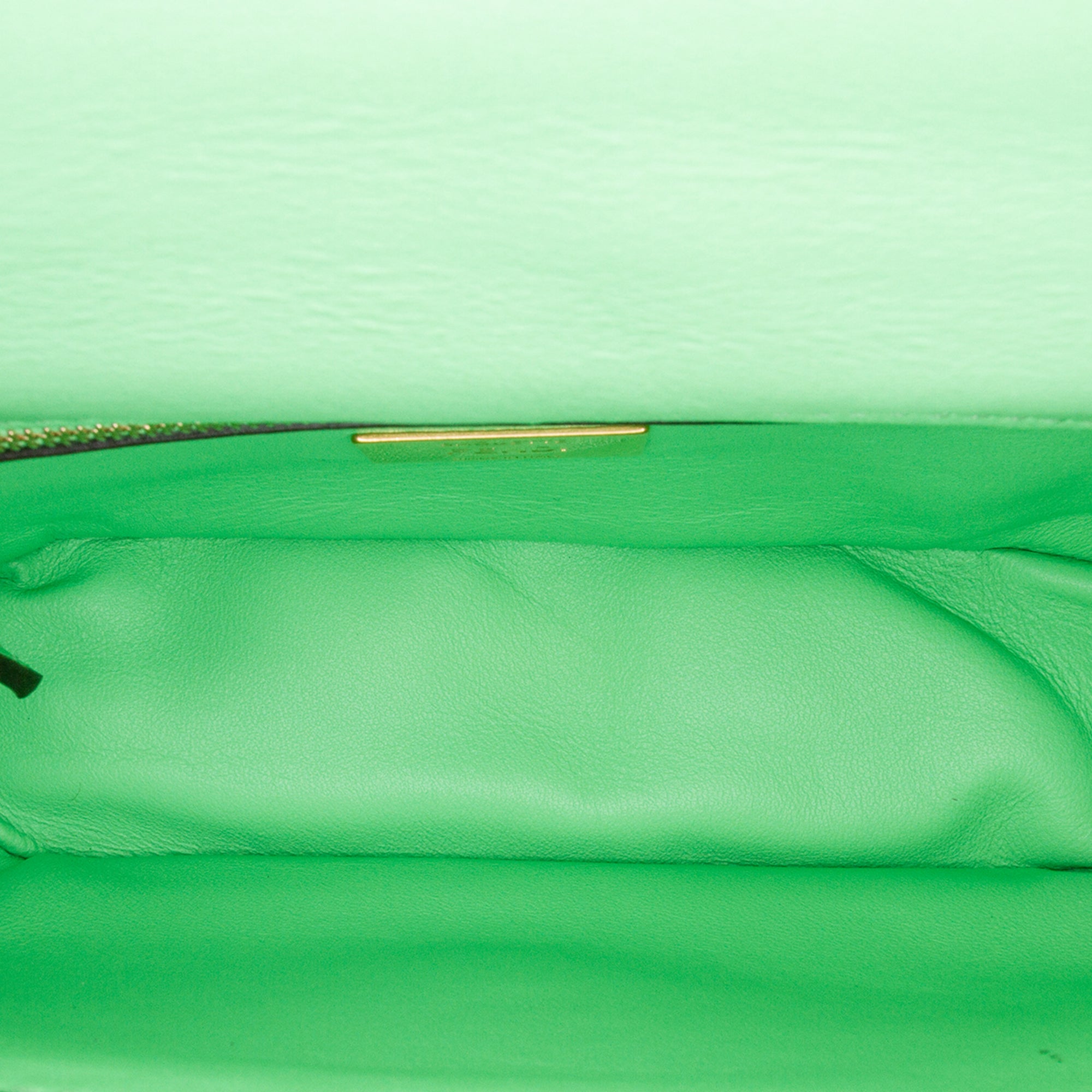 Fendi | Pre-Owned Zucca Embossed Leather Chain Midi Baguette - IV | Green/Light Green