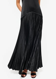 Jennelyn Pleated Gown | Black