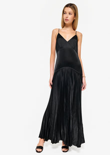 Jennelyn Pleated Gown | Black