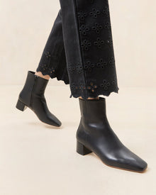 Color: Black