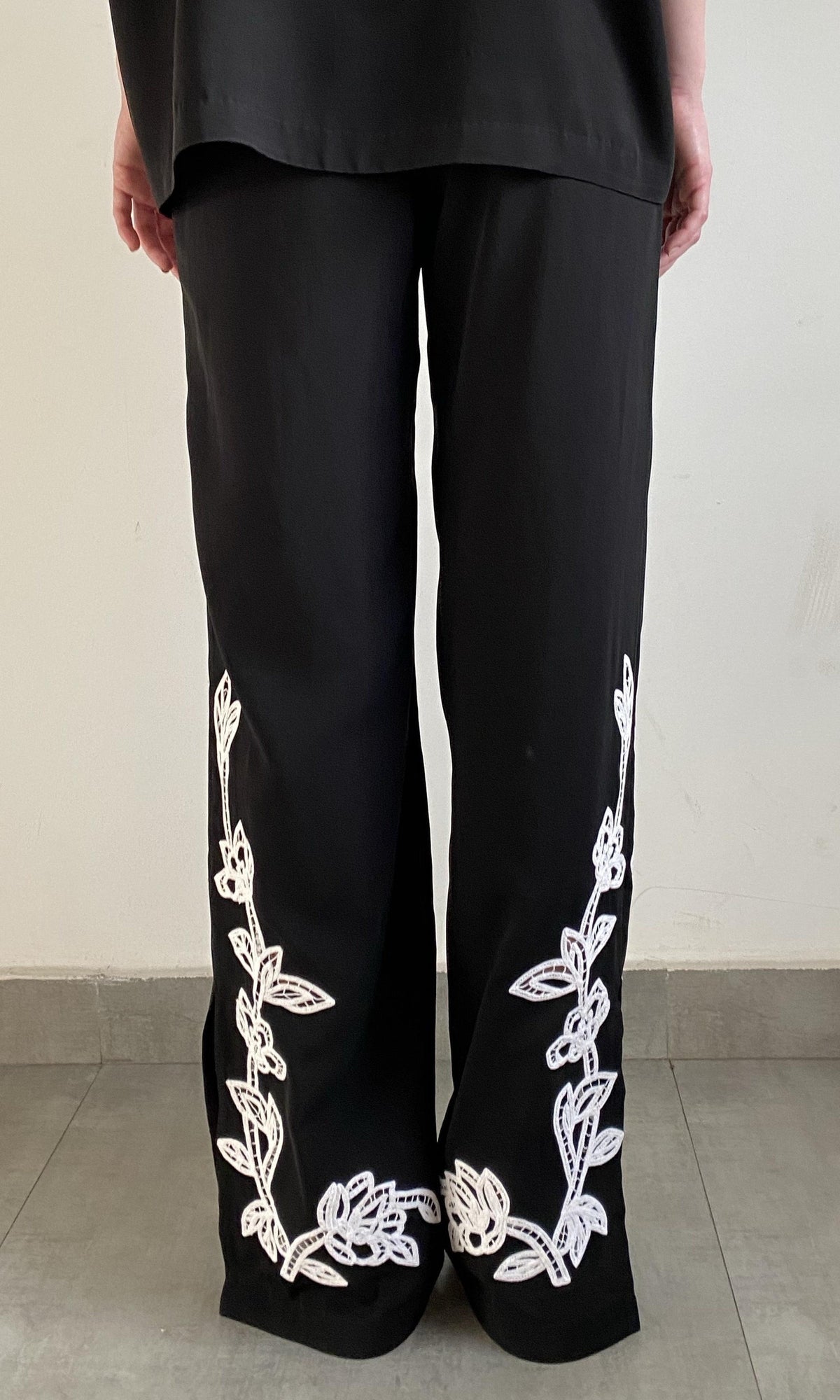 Hemant And Nandita | Daha Polyester Crepe Pants | Black White