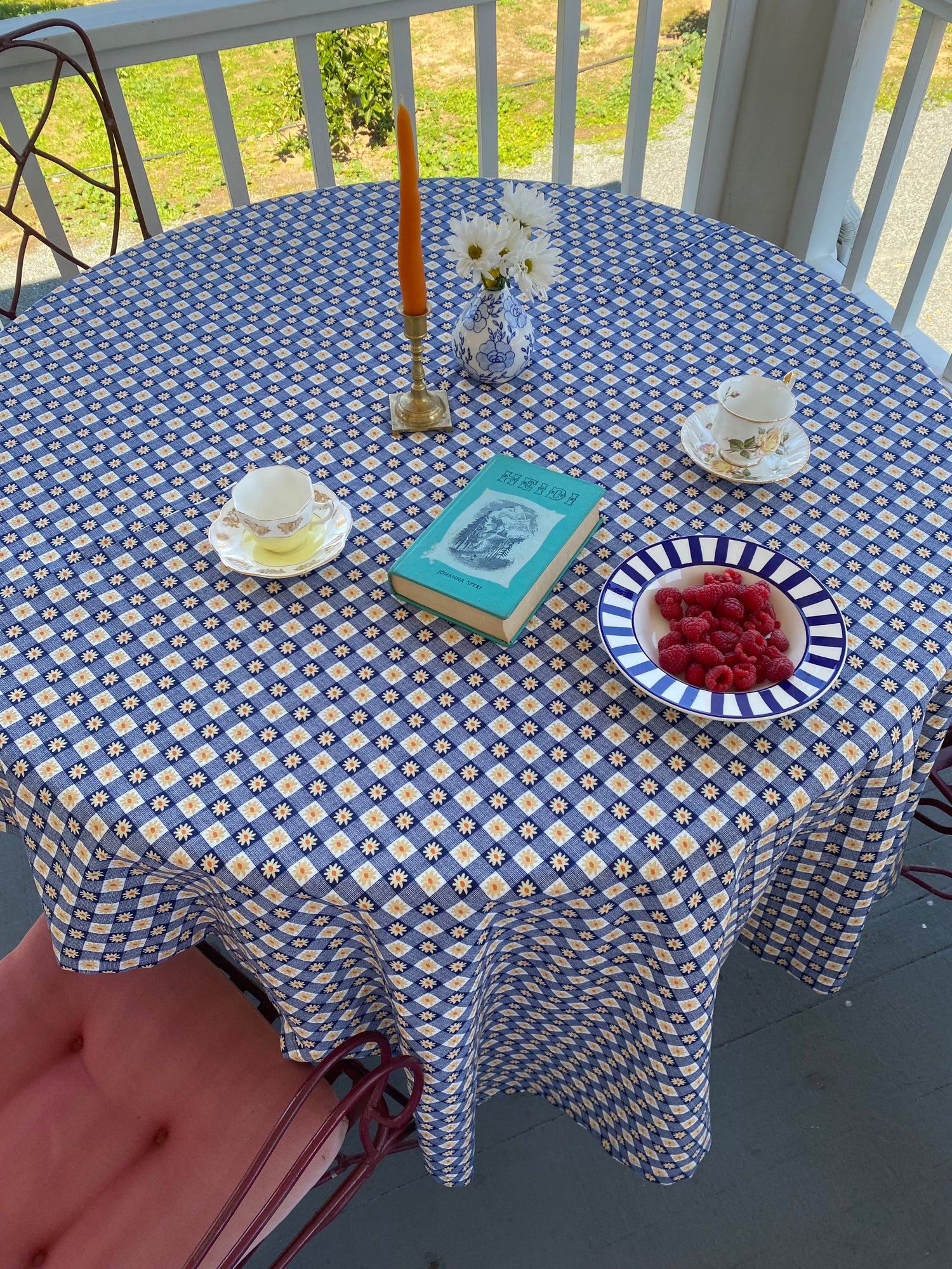 Tablecloth | Navy Daisy Gingham