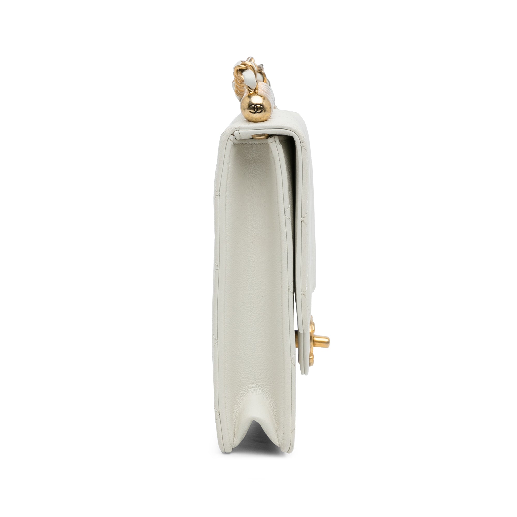 Chanel | Pre-Owned Small Chic Pearls Flap | White