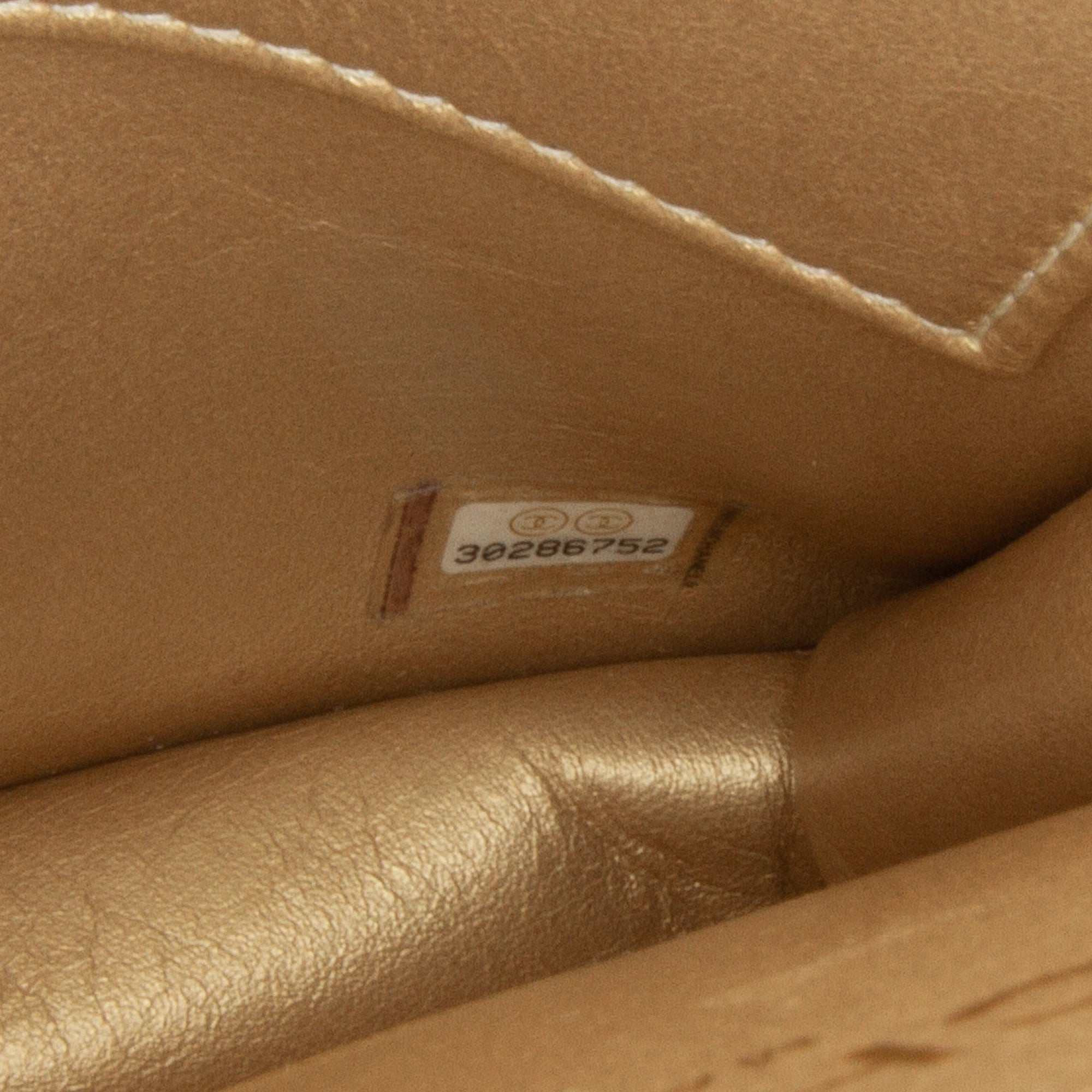 Chanel | Pre-Owned Small Chic Pearls Flap | White