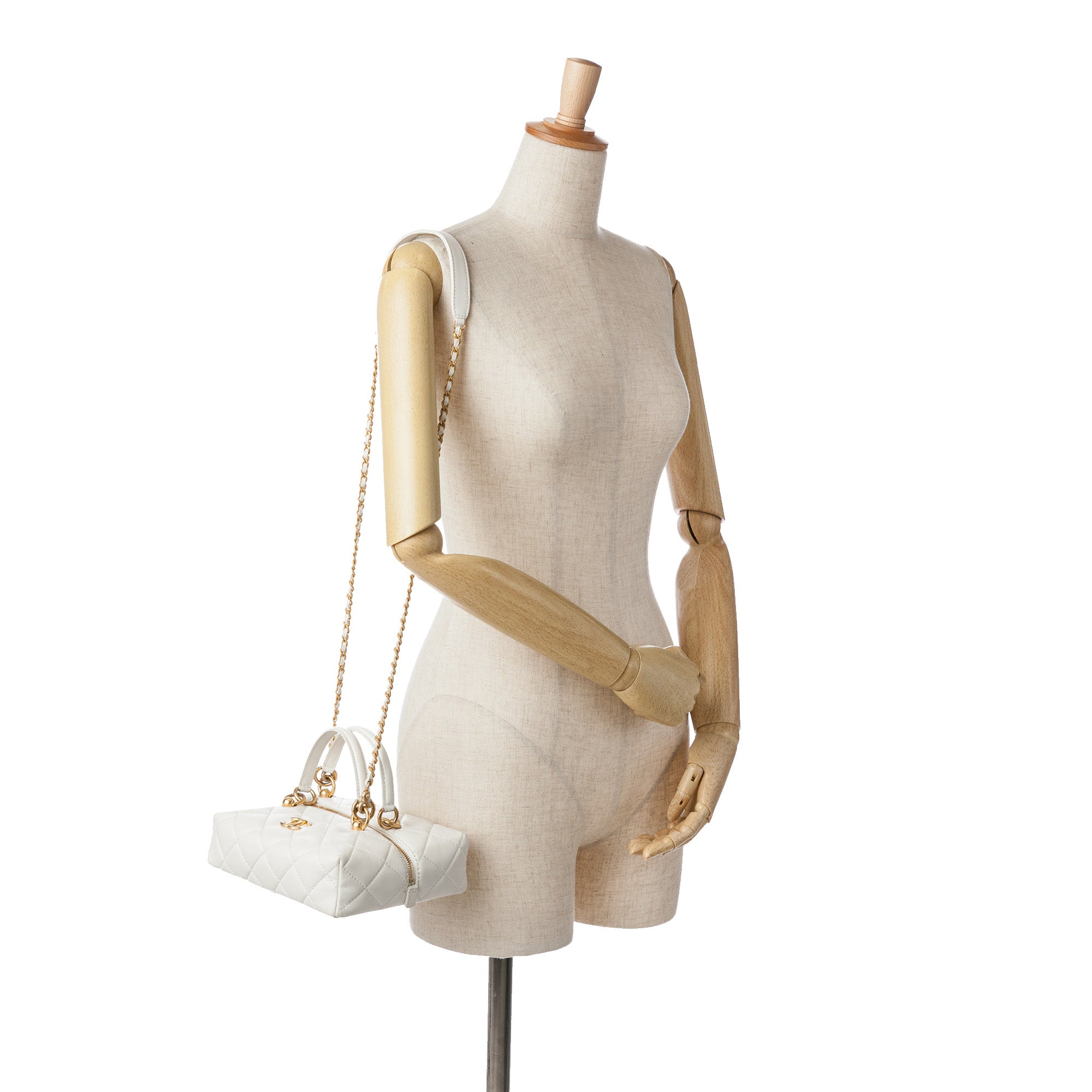 Chanel | Pre-Owned Metiers d'Art CC Quilted Lambskin Box with Top Handle Bag | White