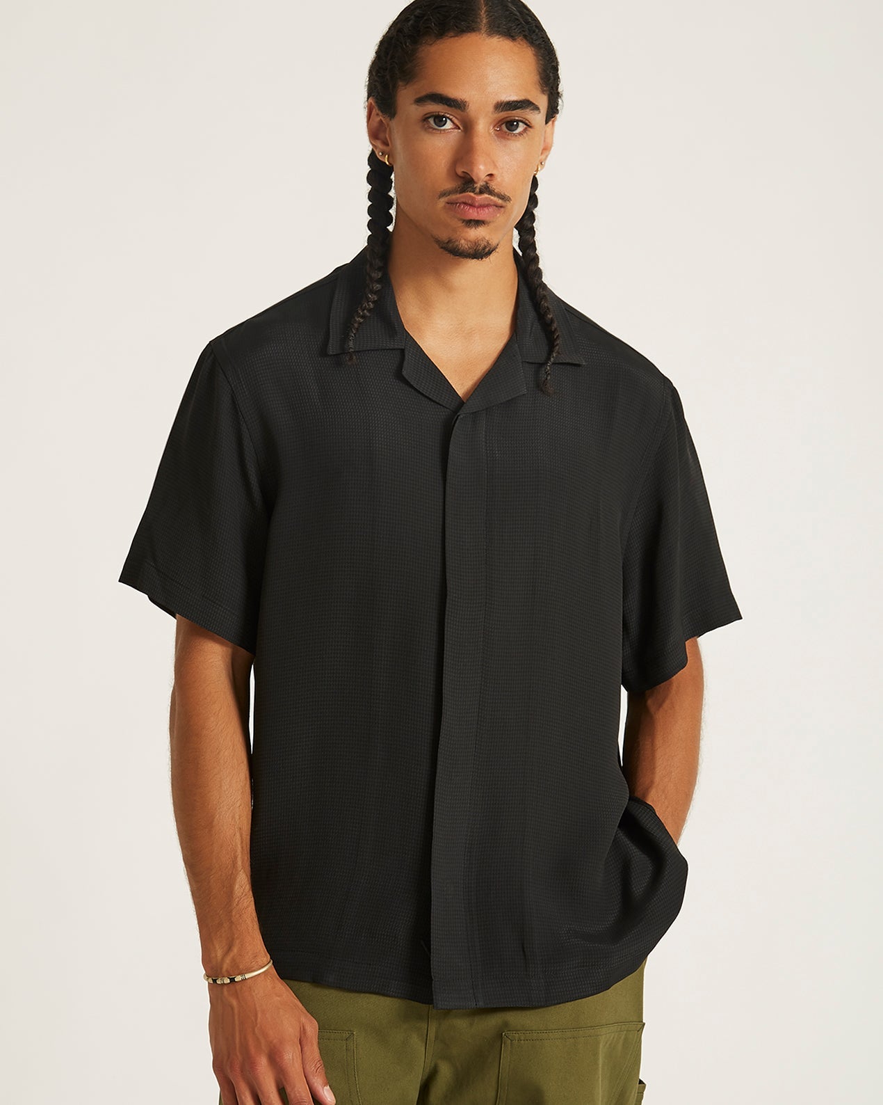 Black | York Mini Houndstooth Short Sleeve Shirt