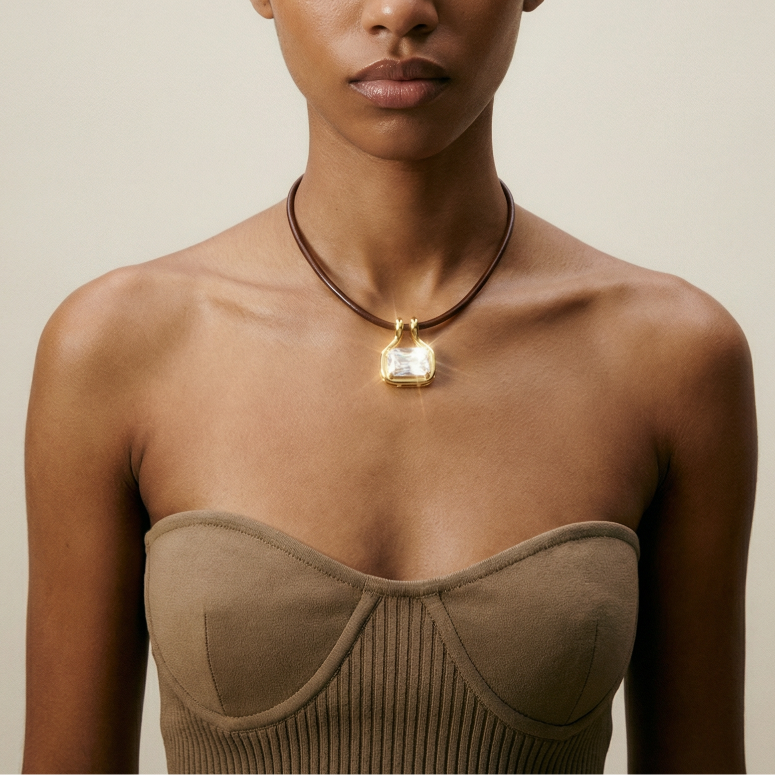 The Naia Gem Pendant Necklace | Black & Gold