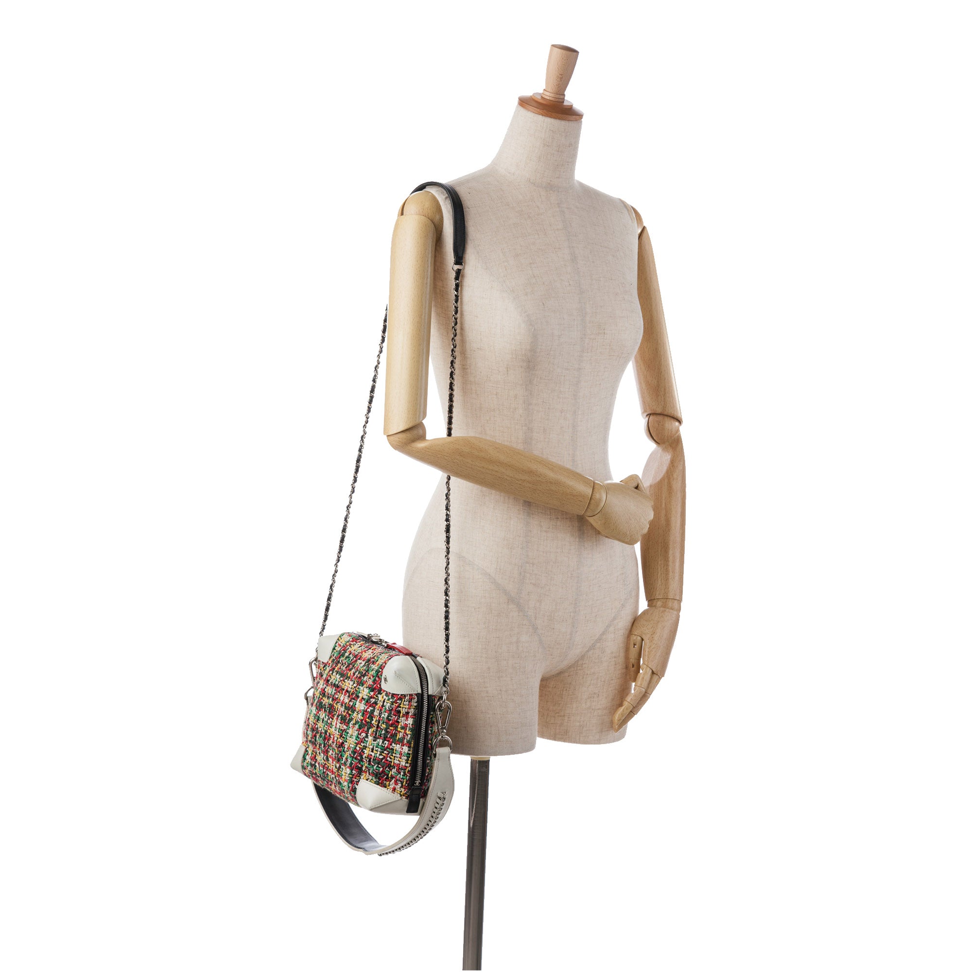 Chanel | Pre-Owned Tweed Street Allure Camera Bag | Red