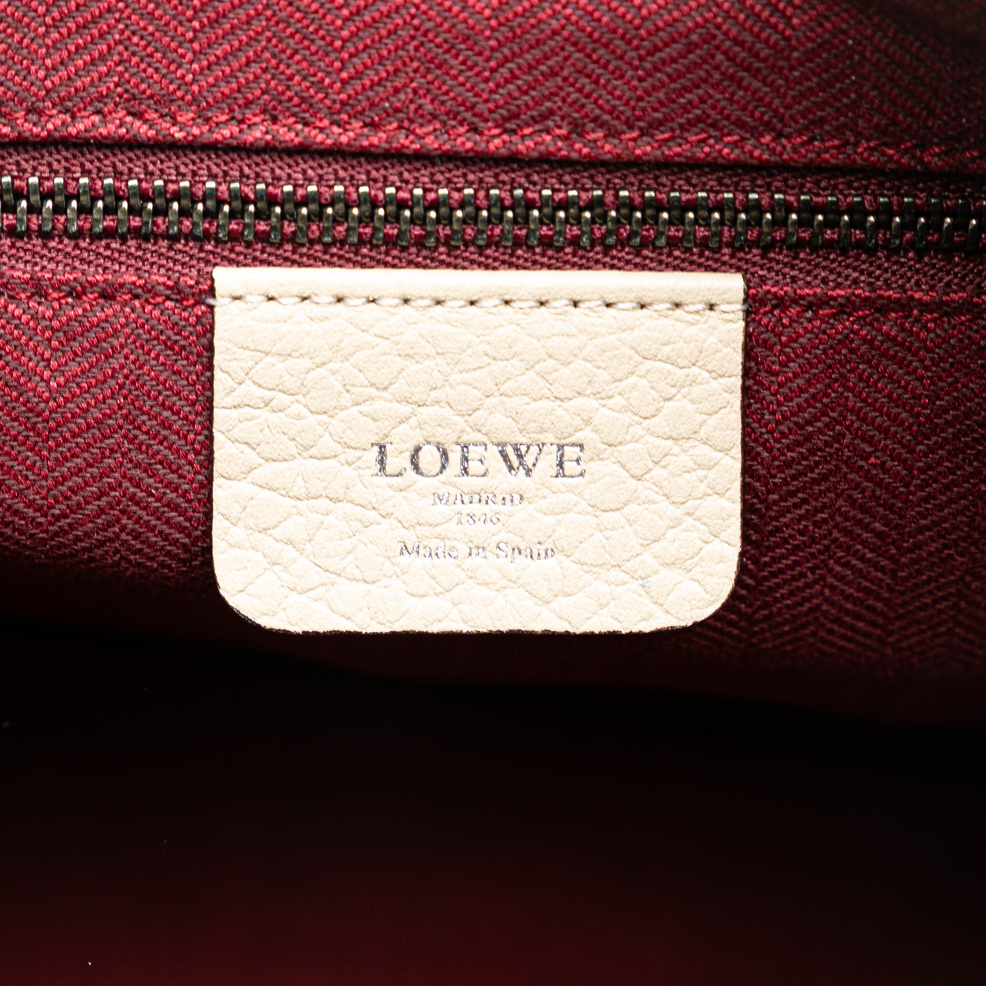 Loewe | Pre-Owned Leather Fusta 25 | White/Ivory