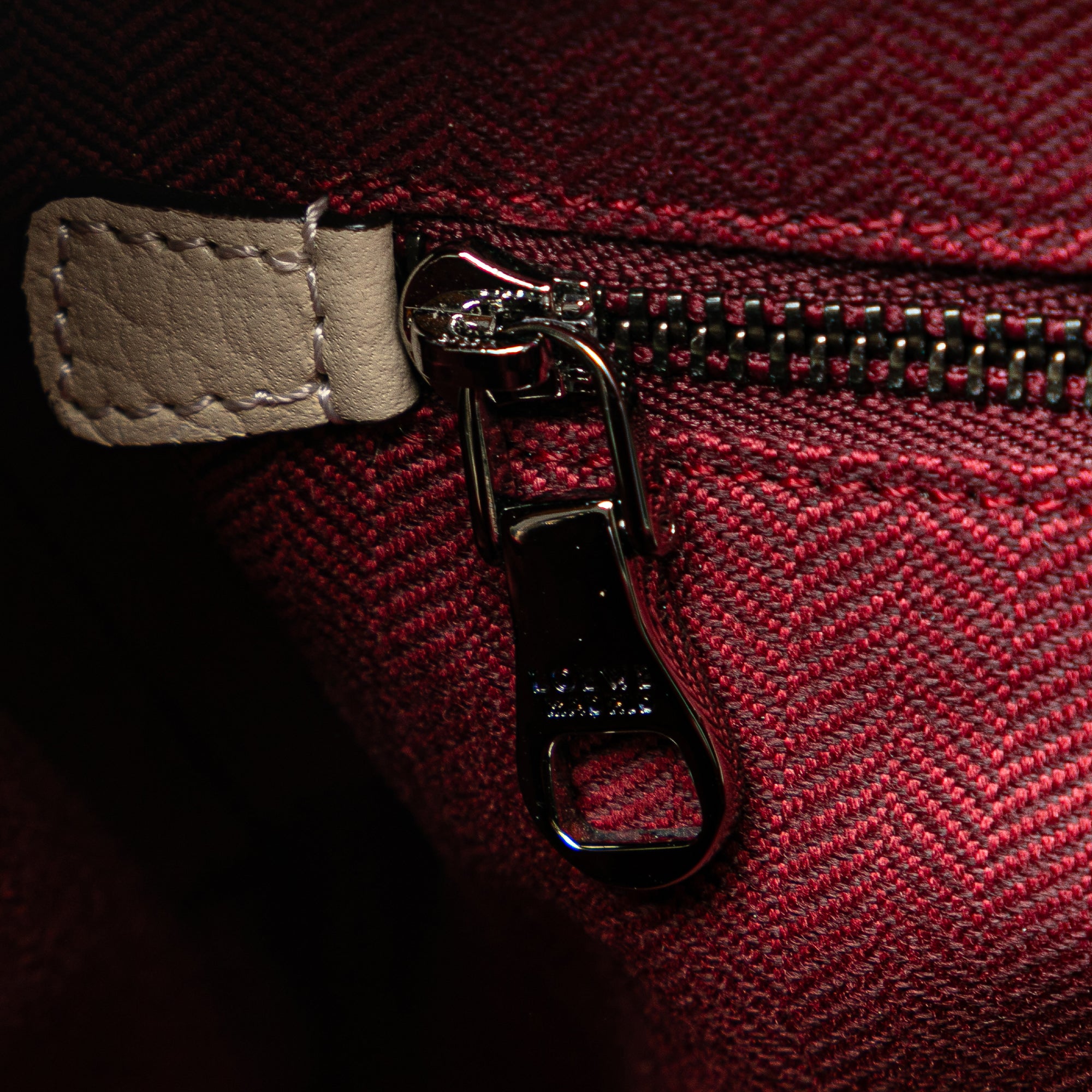 Loewe | Pre-Owned Leather Fusta 25 | White/Ivory