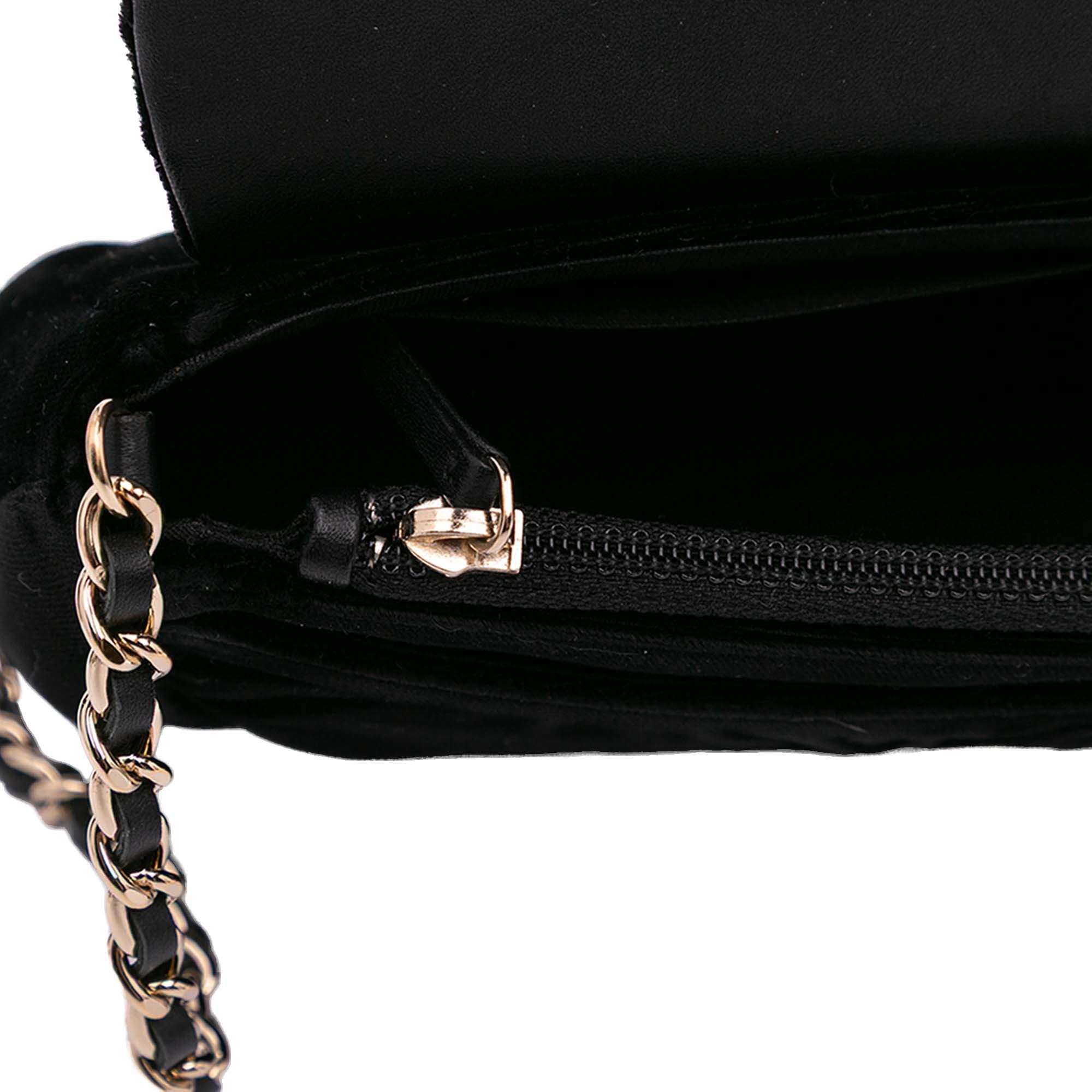 Chanel | Pre-Owned CC Velvet Half Moon Wallet on Chain | Black