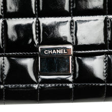 Chanel | Pre-Owned CC Chocolate Bar Patent Clutch on Chain | Black
