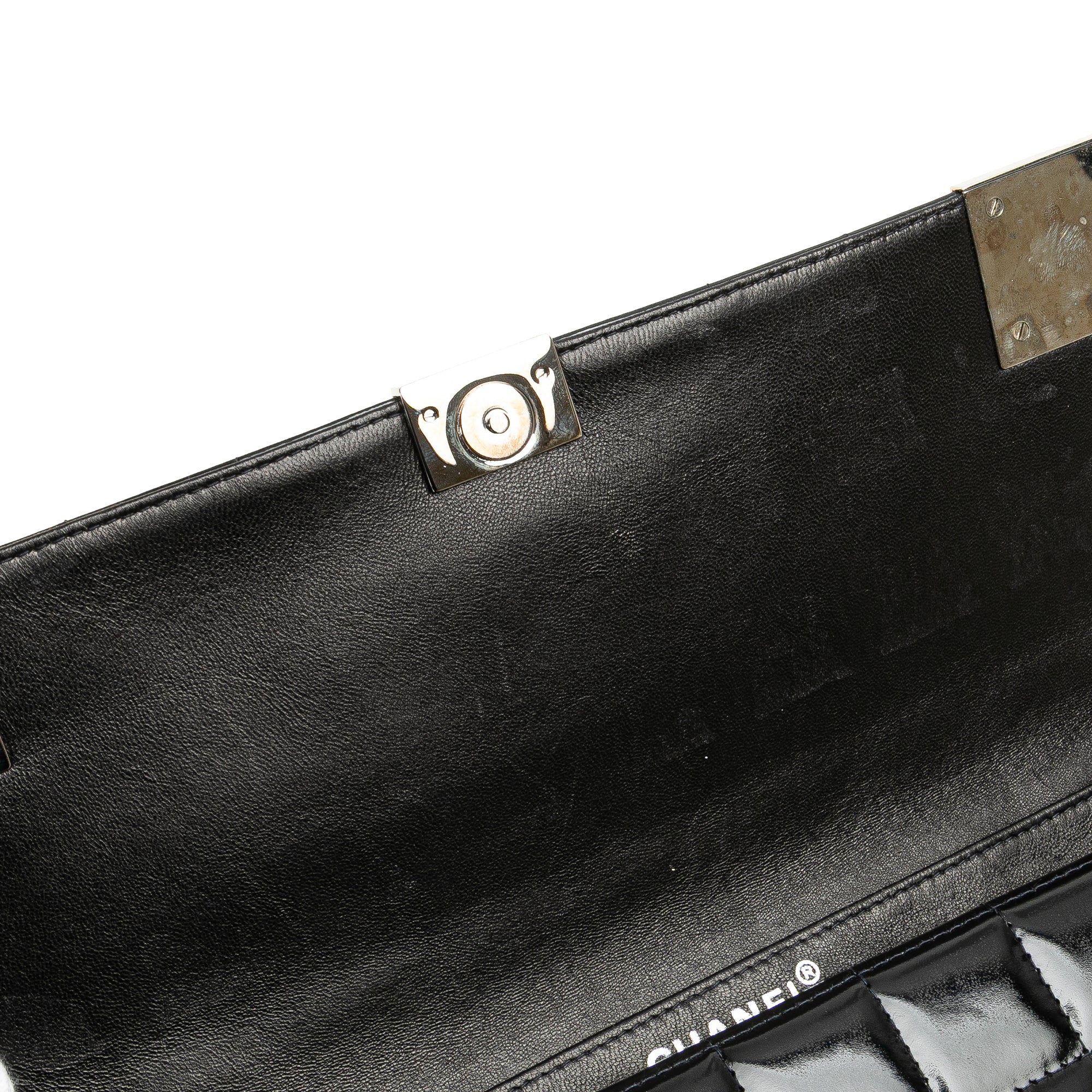 Chanel | Pre-Owned CC Chocolate Bar Patent Clutch on Chain | Black