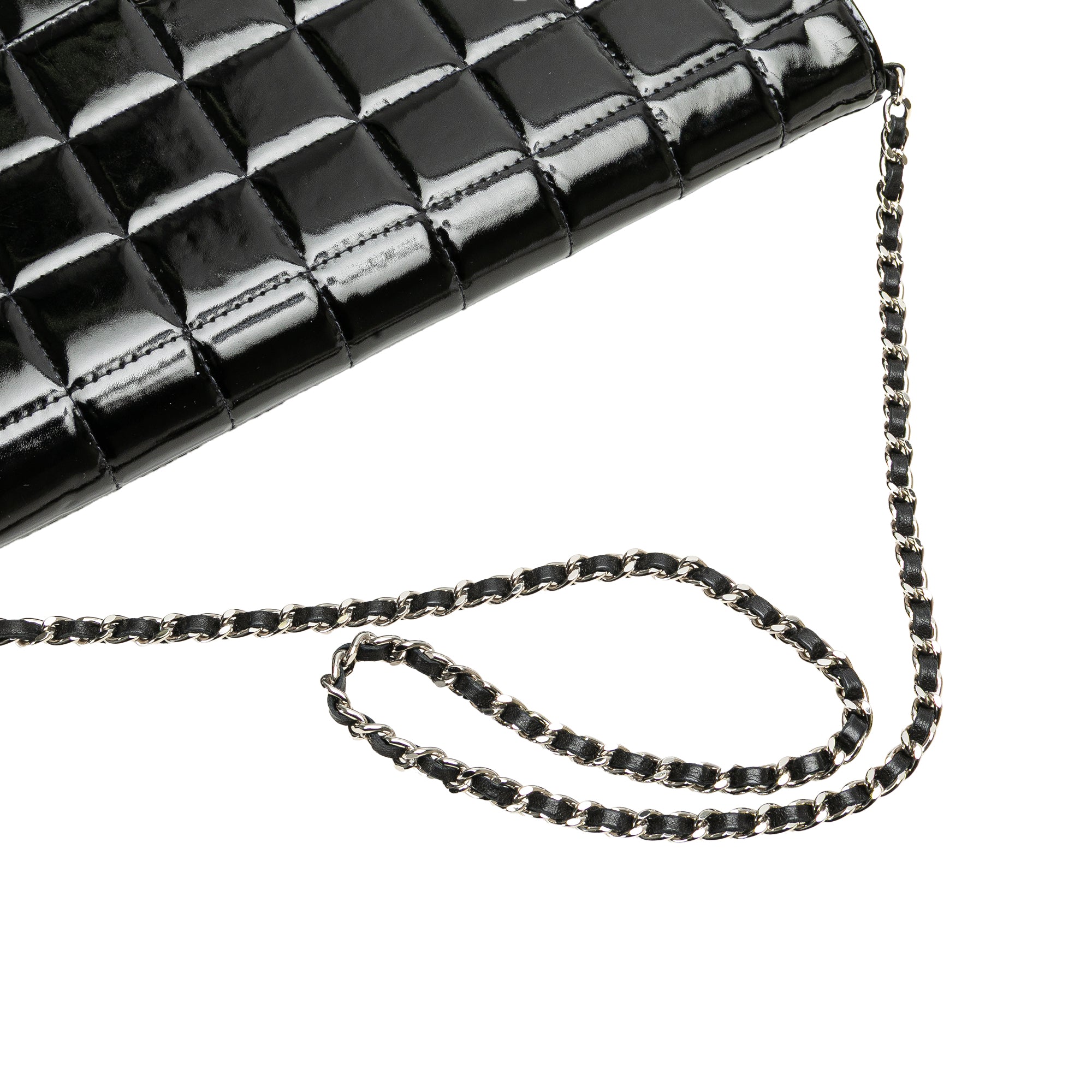 Chanel | Pre-Owned CC Chocolate Bar Patent Clutch on Chain | Black