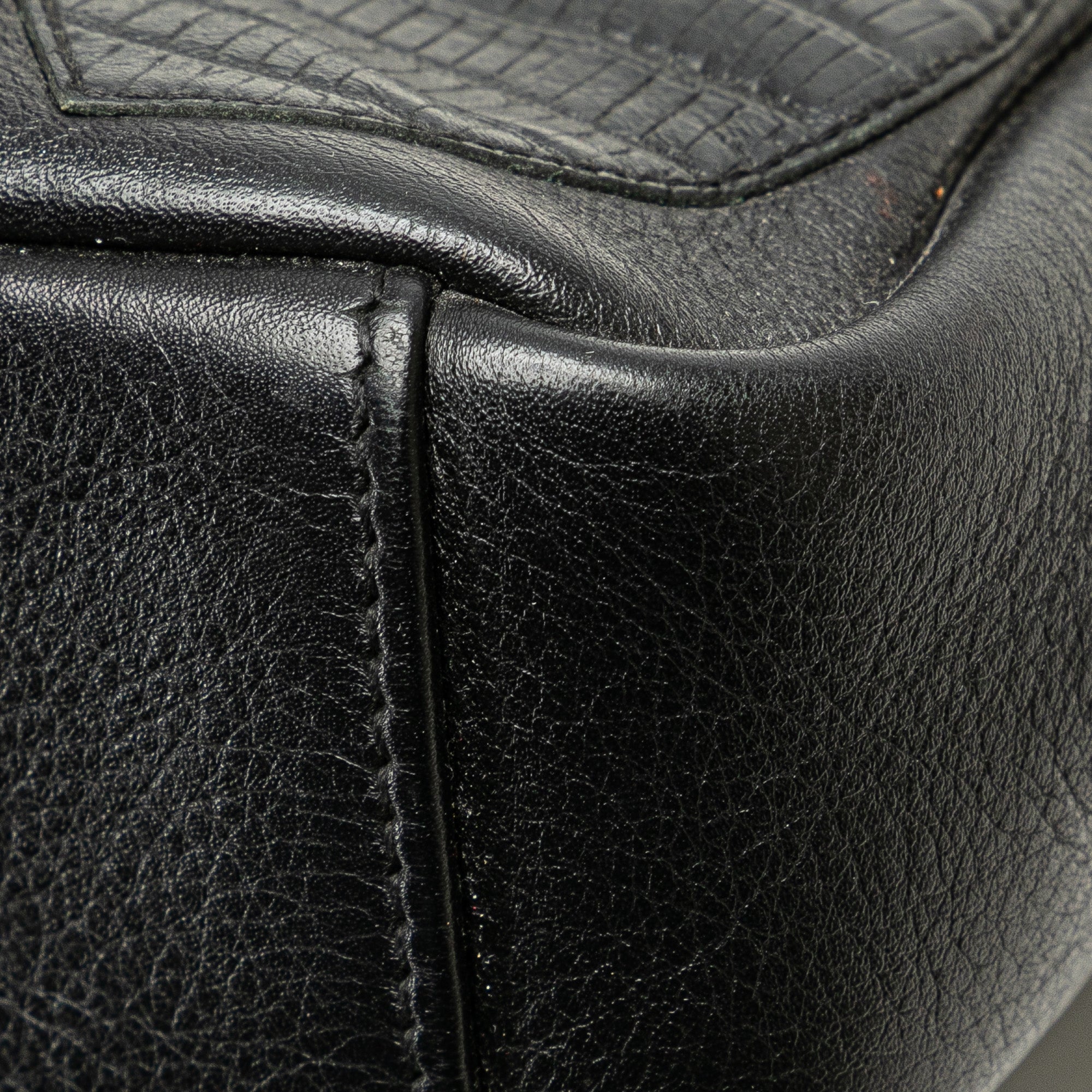 Saint Laurent | Pre-Owned Medium Monogram Heart Patchwork Chain Wallet | Black