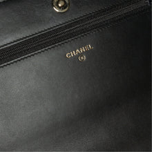 Chanel | Pre-Owned Quilted Crackled Patent Pearl Strap Wallet On Chain | Black