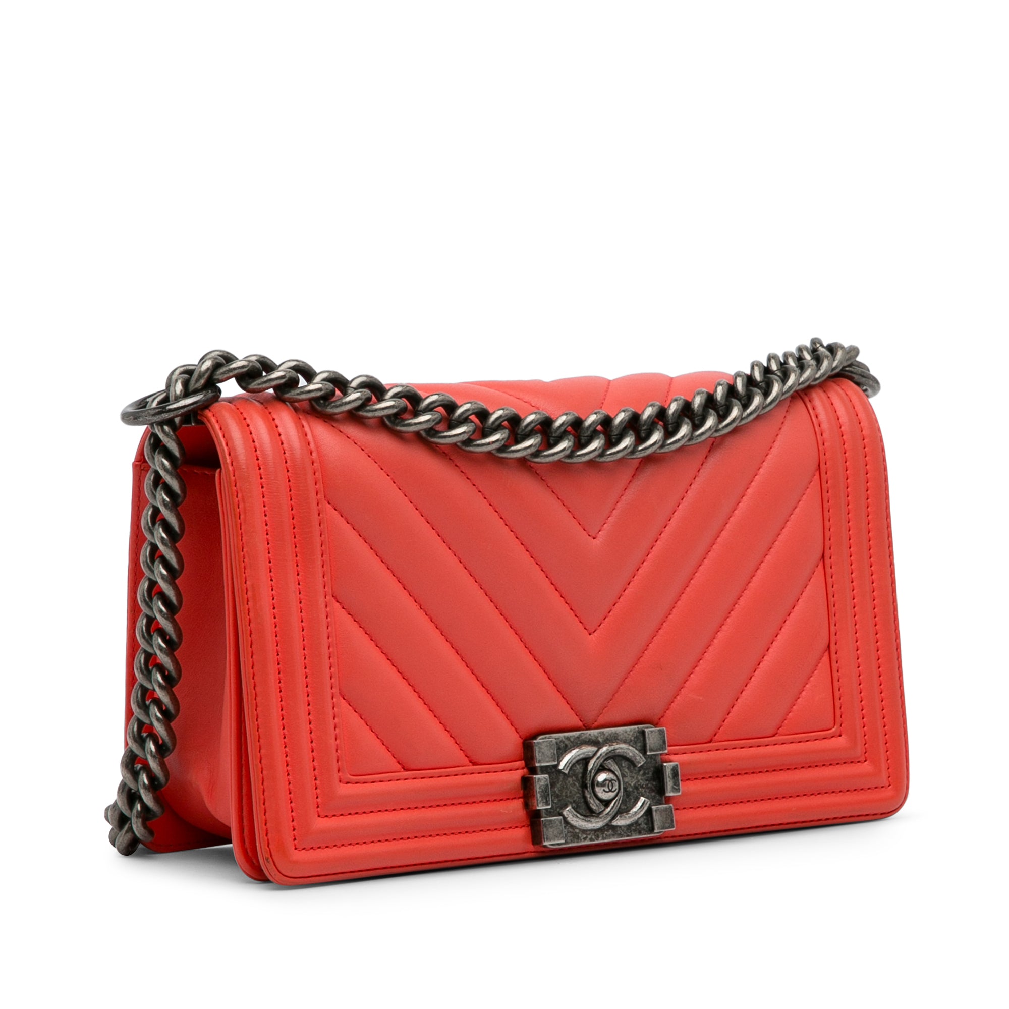 Chanel | Pre-Owned Old Medium Chevron Calfskin Boy Flap | Red/Indian Red