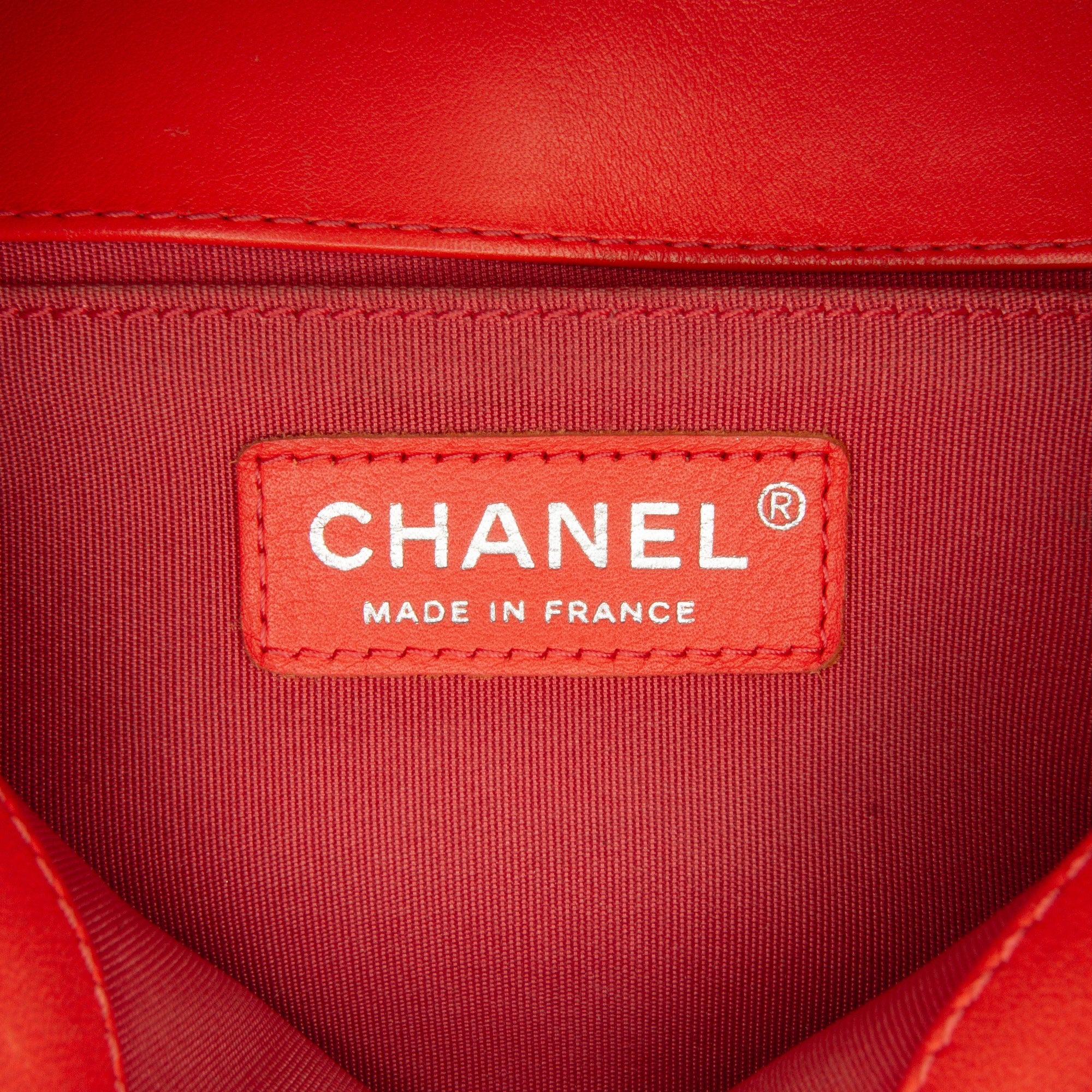 Chanel | Pre-Owned Old Medium Chevron Calfskin Boy Flap | Red/Indian Red