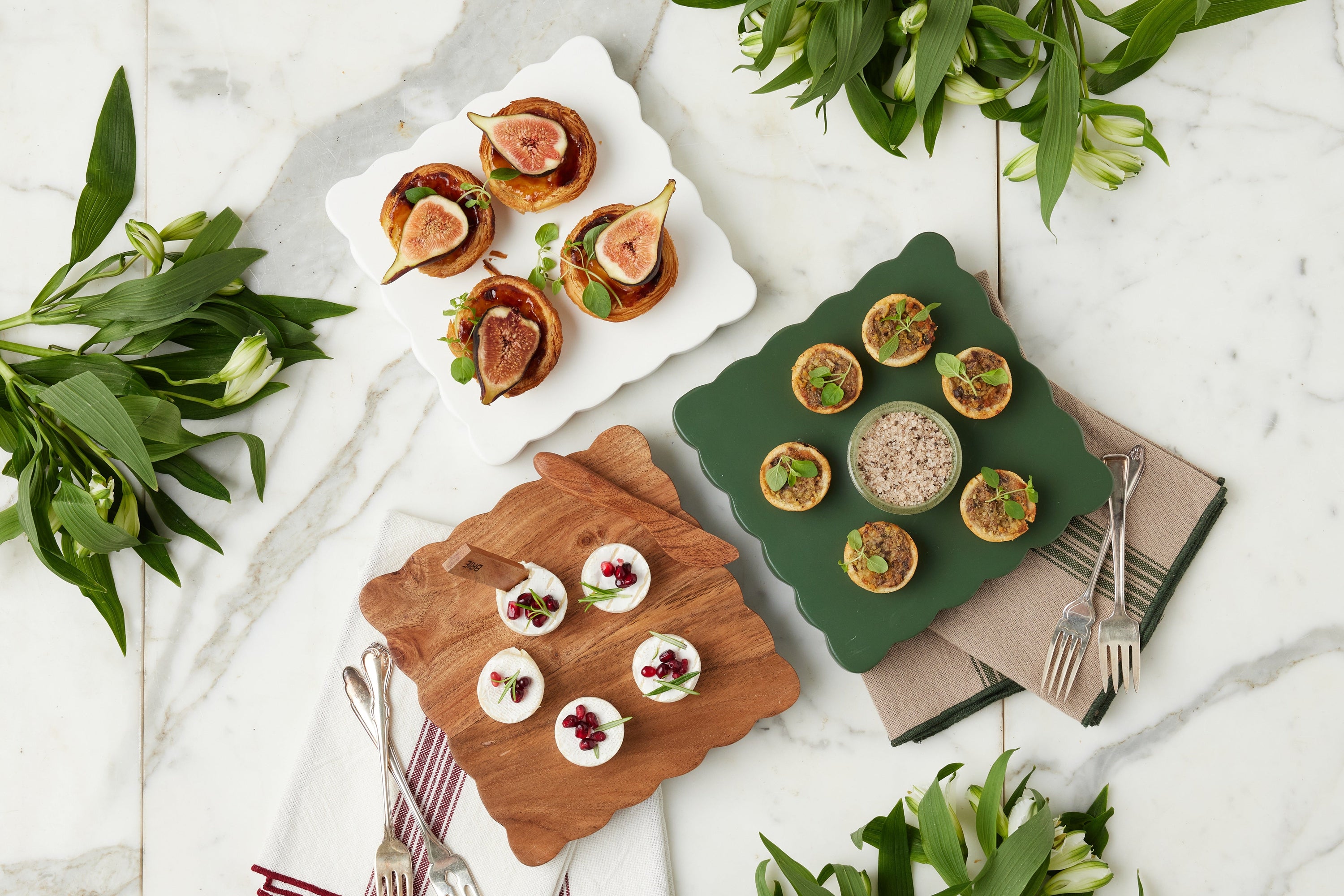 Square Scalloped Cheese Board with Cheese Markers | White | Small