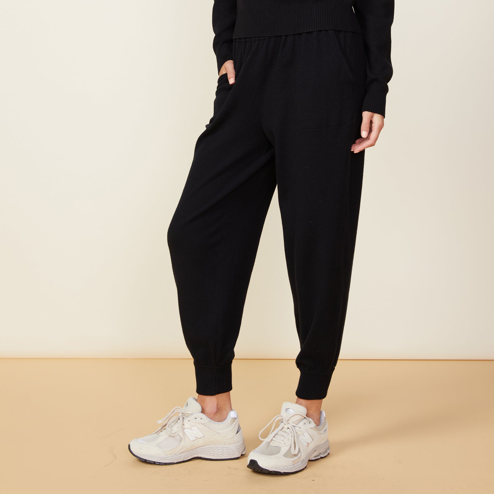 Merino Wool Sweater Jogger | Women | Black