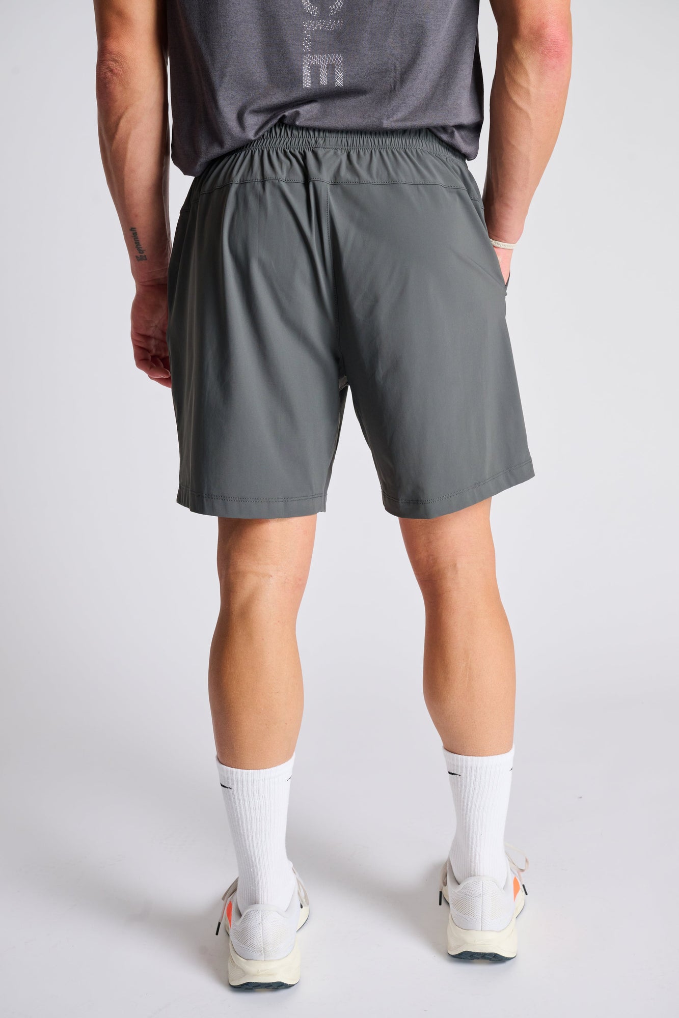 Men | Rhone | 7" Pursuit Short- Unlined | Asphalt