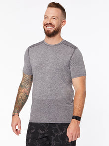 Men | Yellow by SoulCycle | Breeze Seamless Tee Heather Grey | Heather Grey