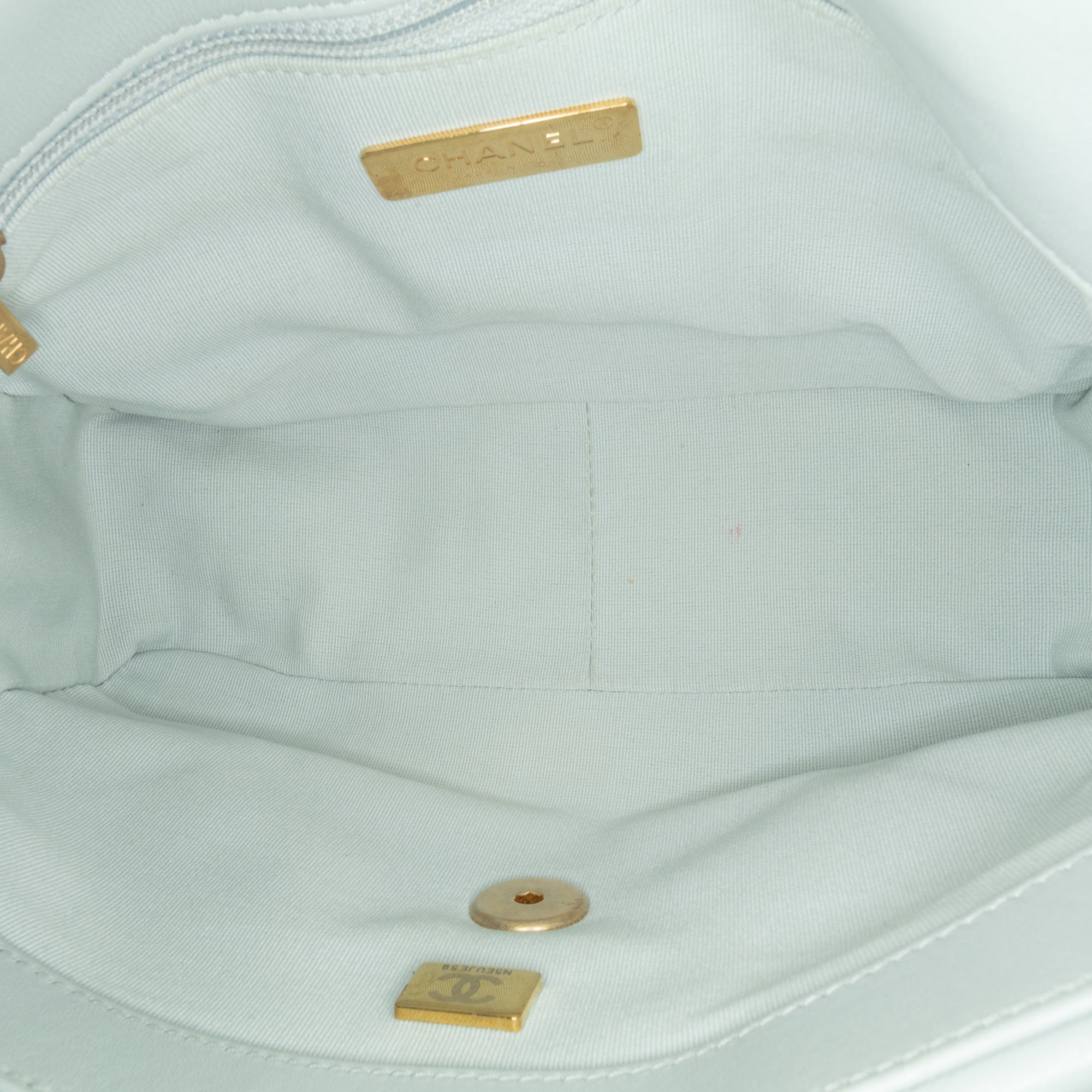 Chanel | Pre-Owned Medium Lambskin 19 Flap | Gray/Light Gray