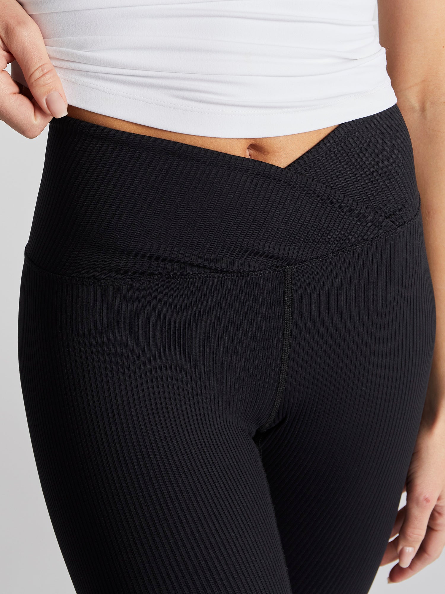 Year of Ours | Ribbed Veronica Capri | Black