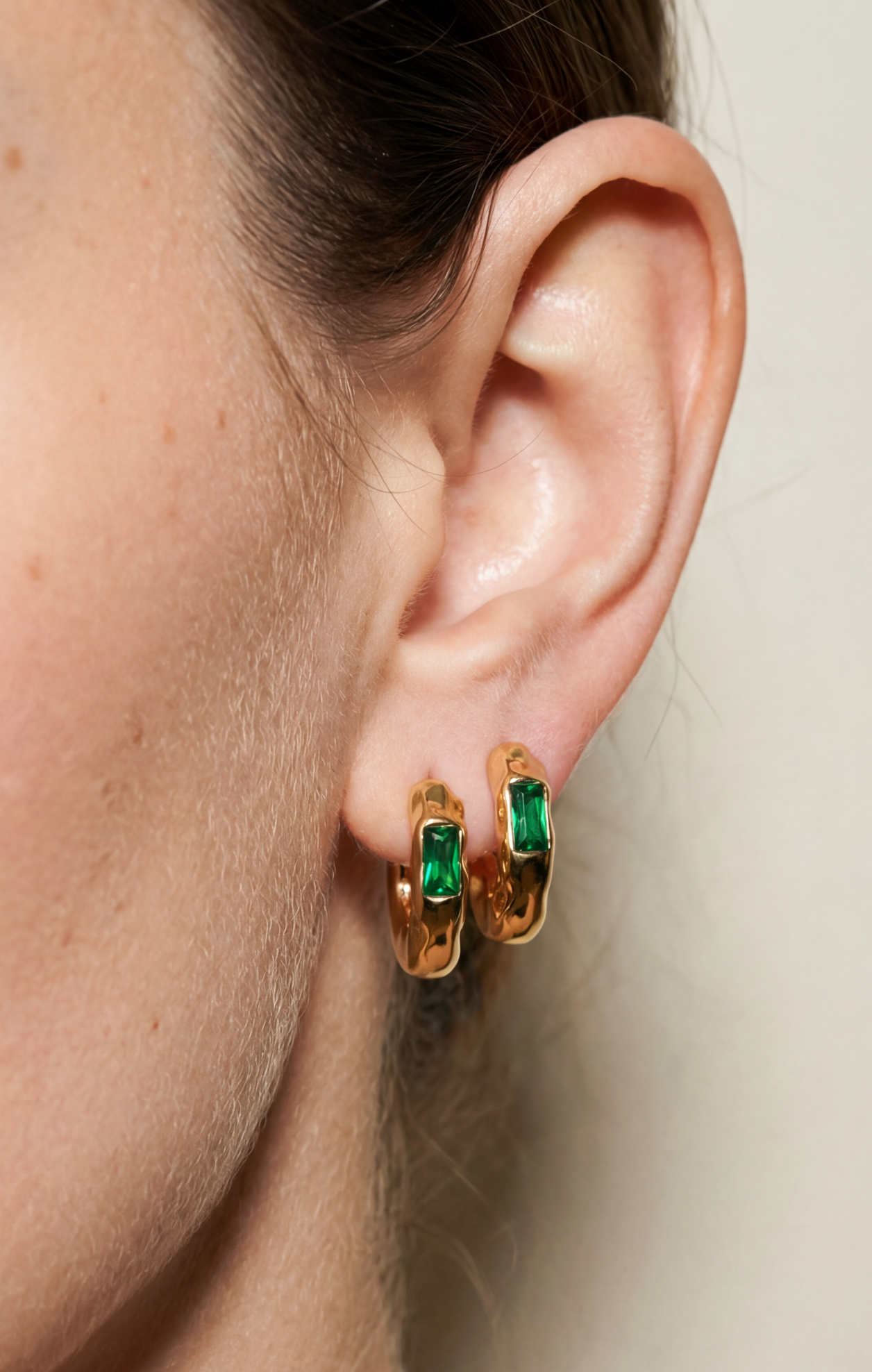 The Colored Stone Hammered Earrings | 18Kt Gold Vermeil