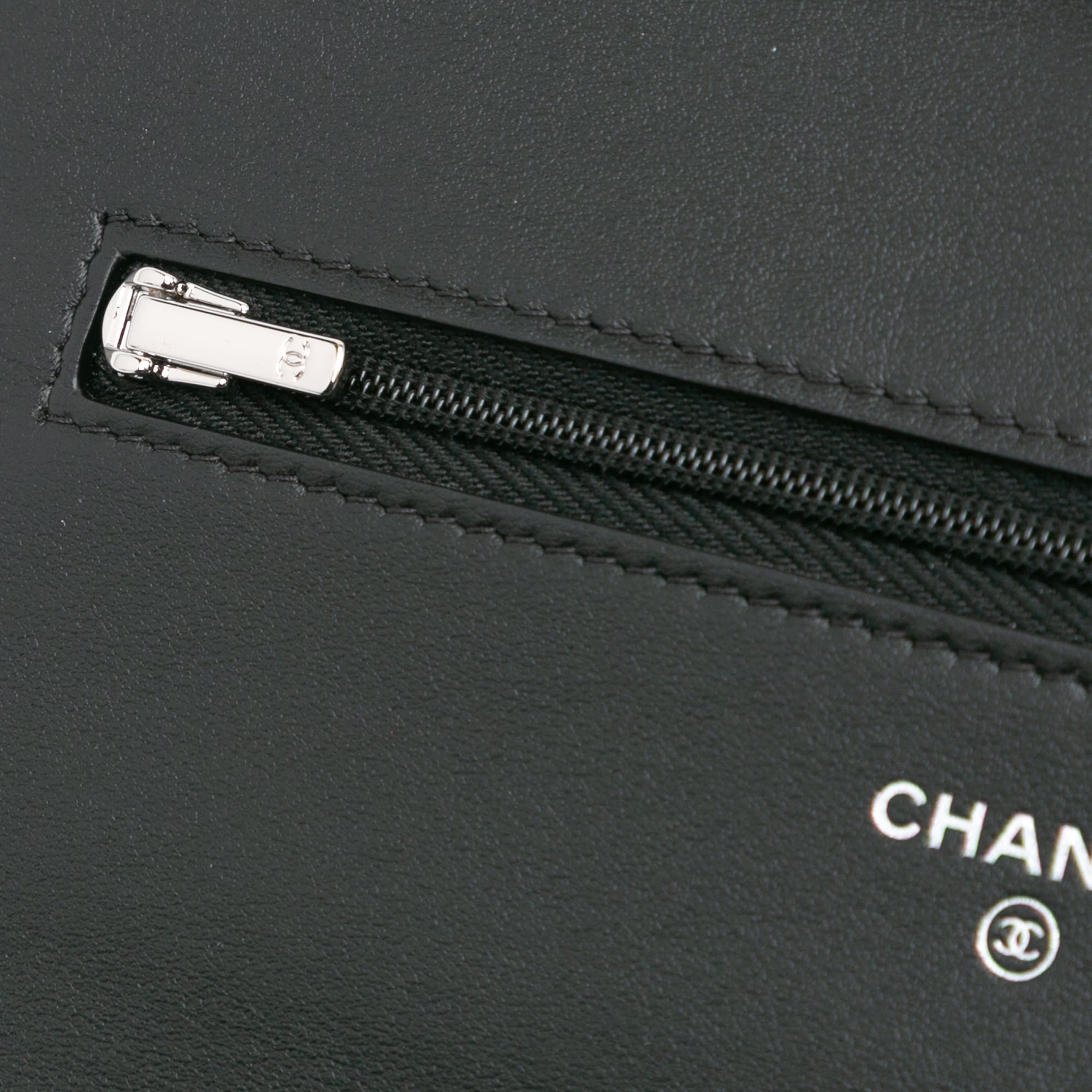 Chanel | Pre-Owned Quilted Suede Cocostellar Wallet on Chain | Black