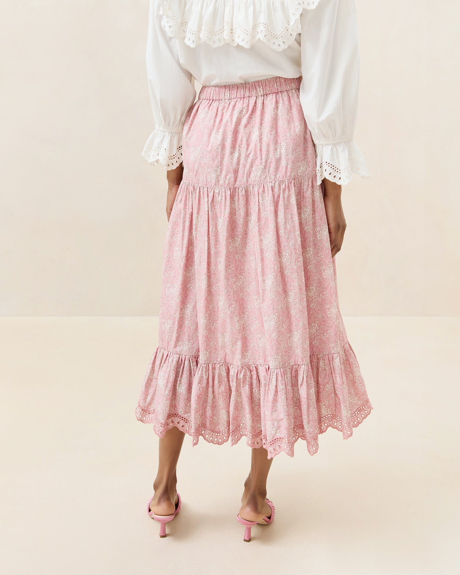 Color: Pink Rosette Floral